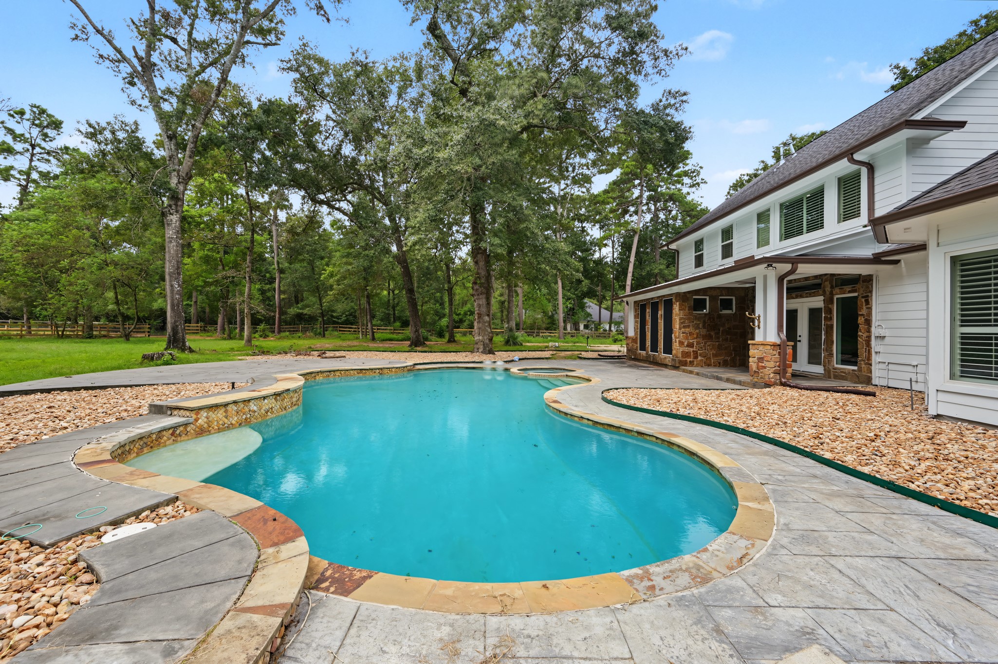 10933 Lake Forest Drive Property Photo 39