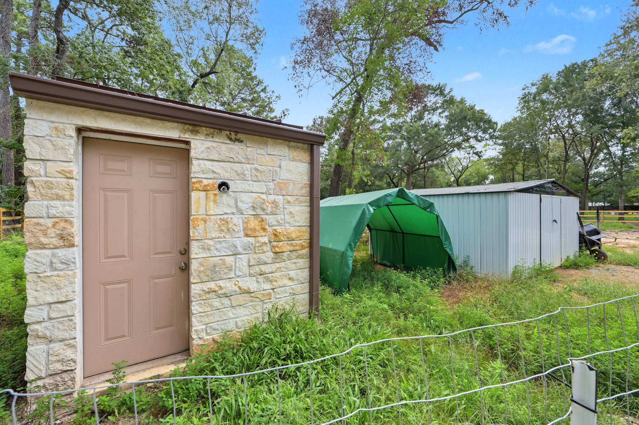10933 Lake Forest Drive Property Photo 41