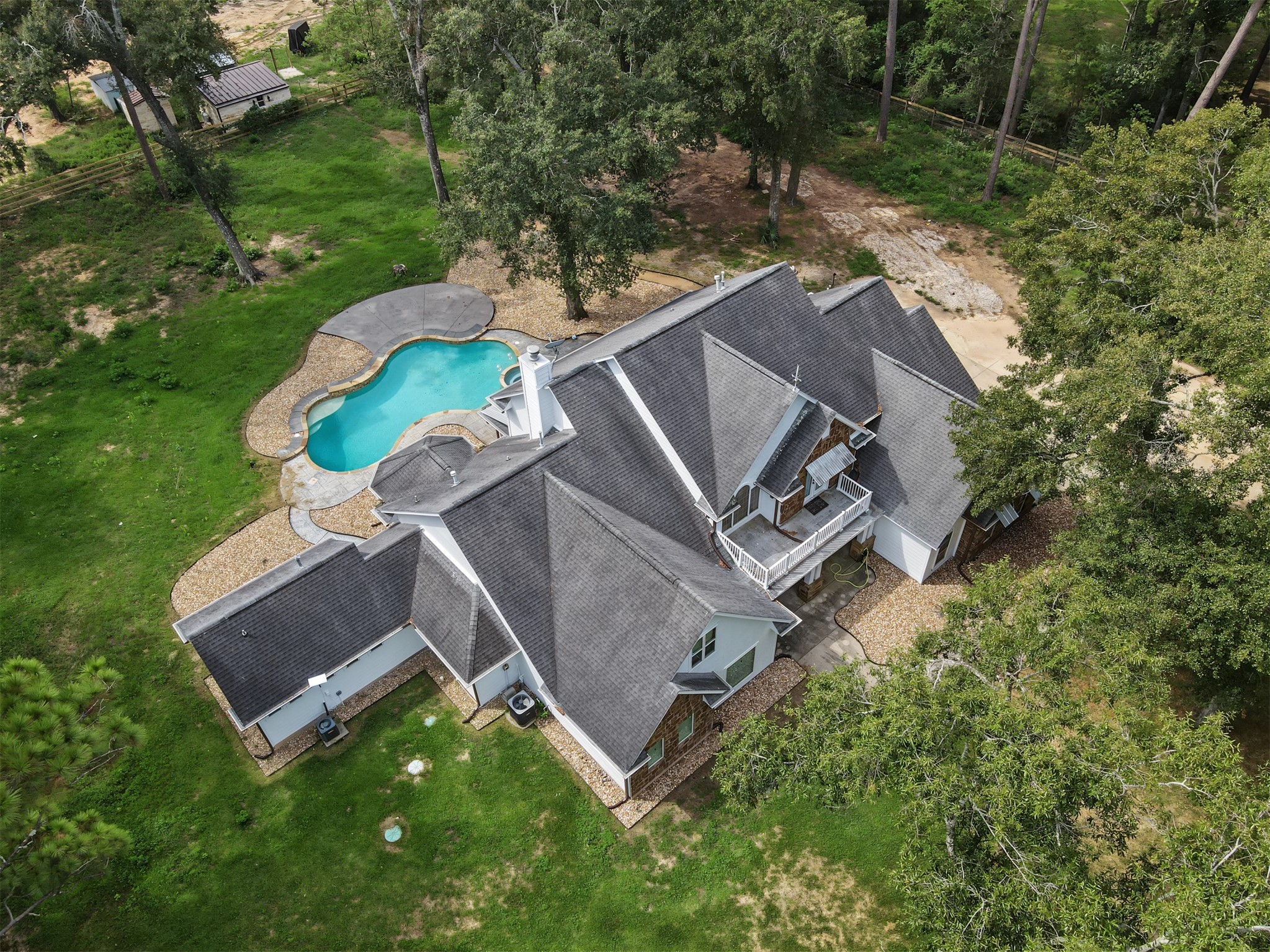10933 Lake Forest Drive Property Photo 43