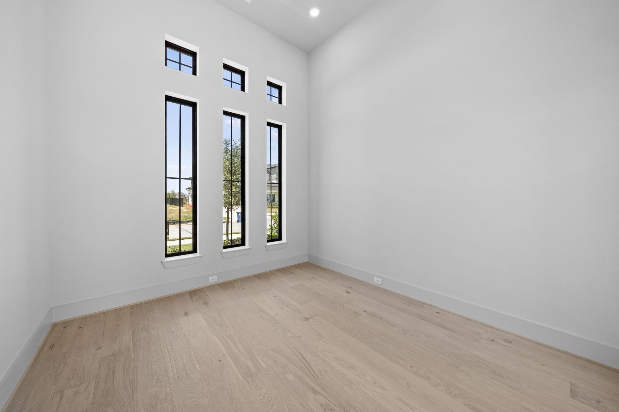 22015 Shale Barren Court Property Photo 7