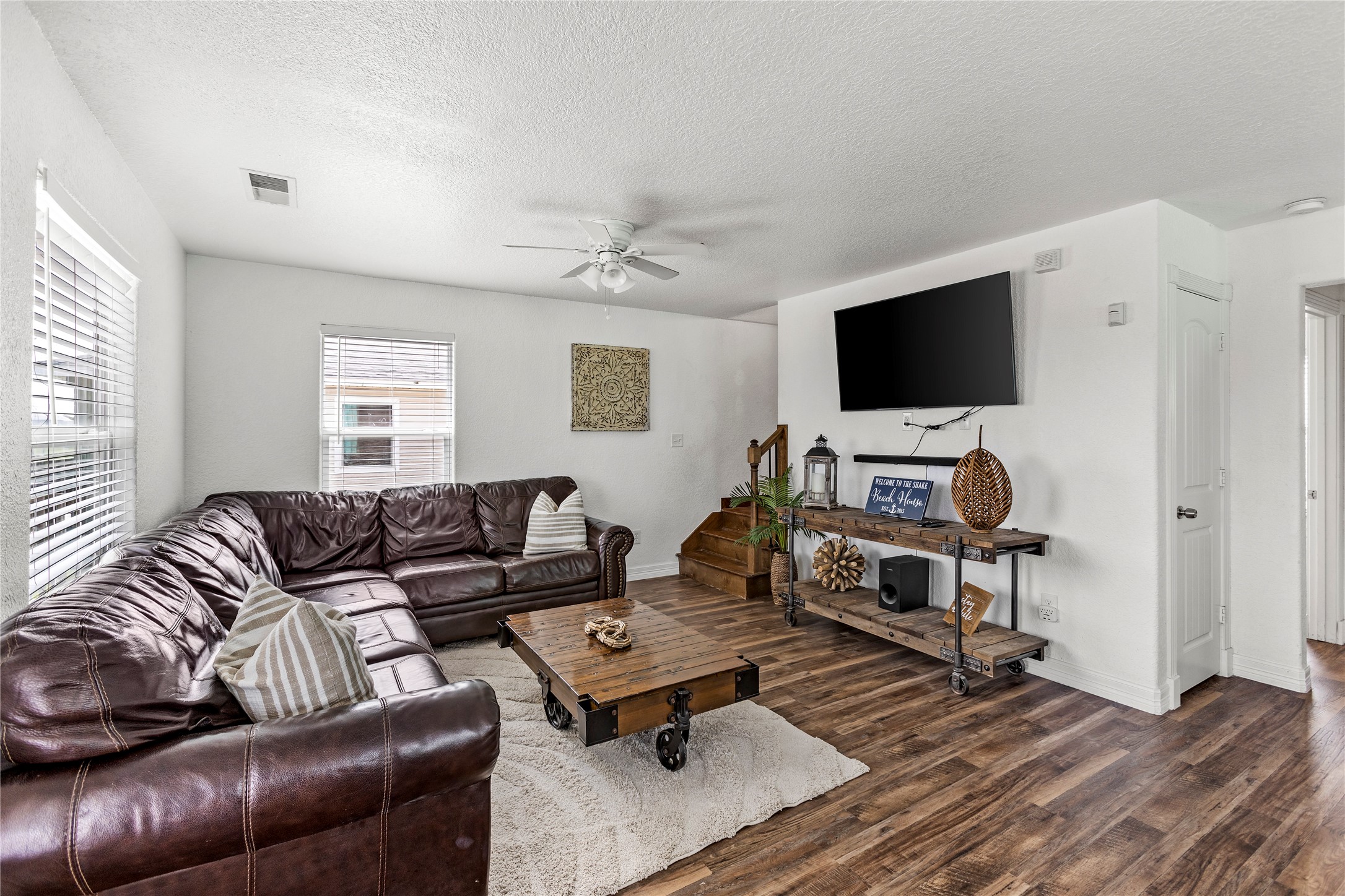 2815 Blue Water Highway Property Photo 4