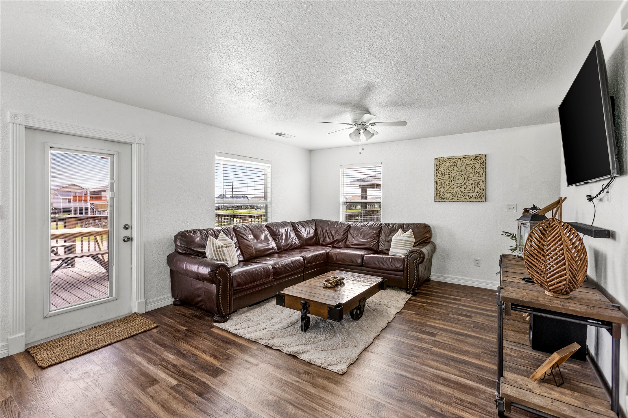2815 Blue Water Highway Property Photo 5