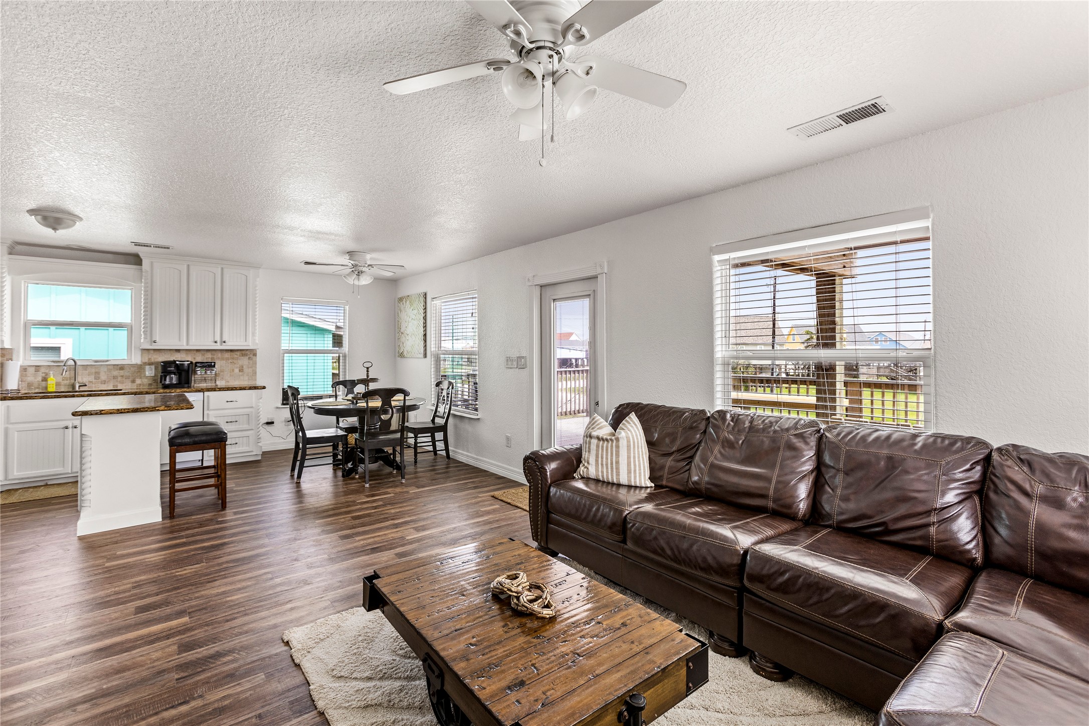 2815 Blue Water Highway Property Photo 6