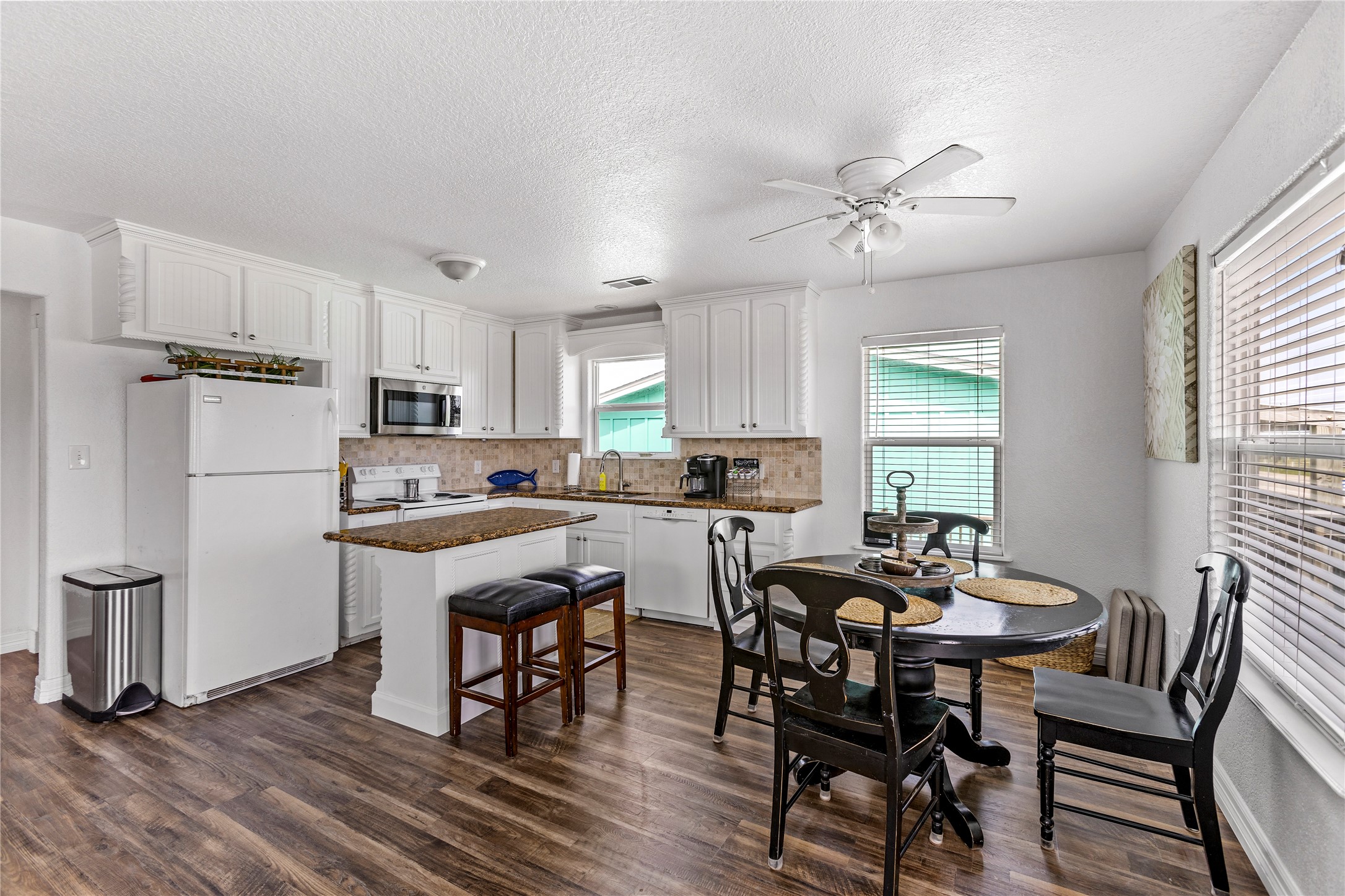2815 Blue Water Highway Property Photo 8