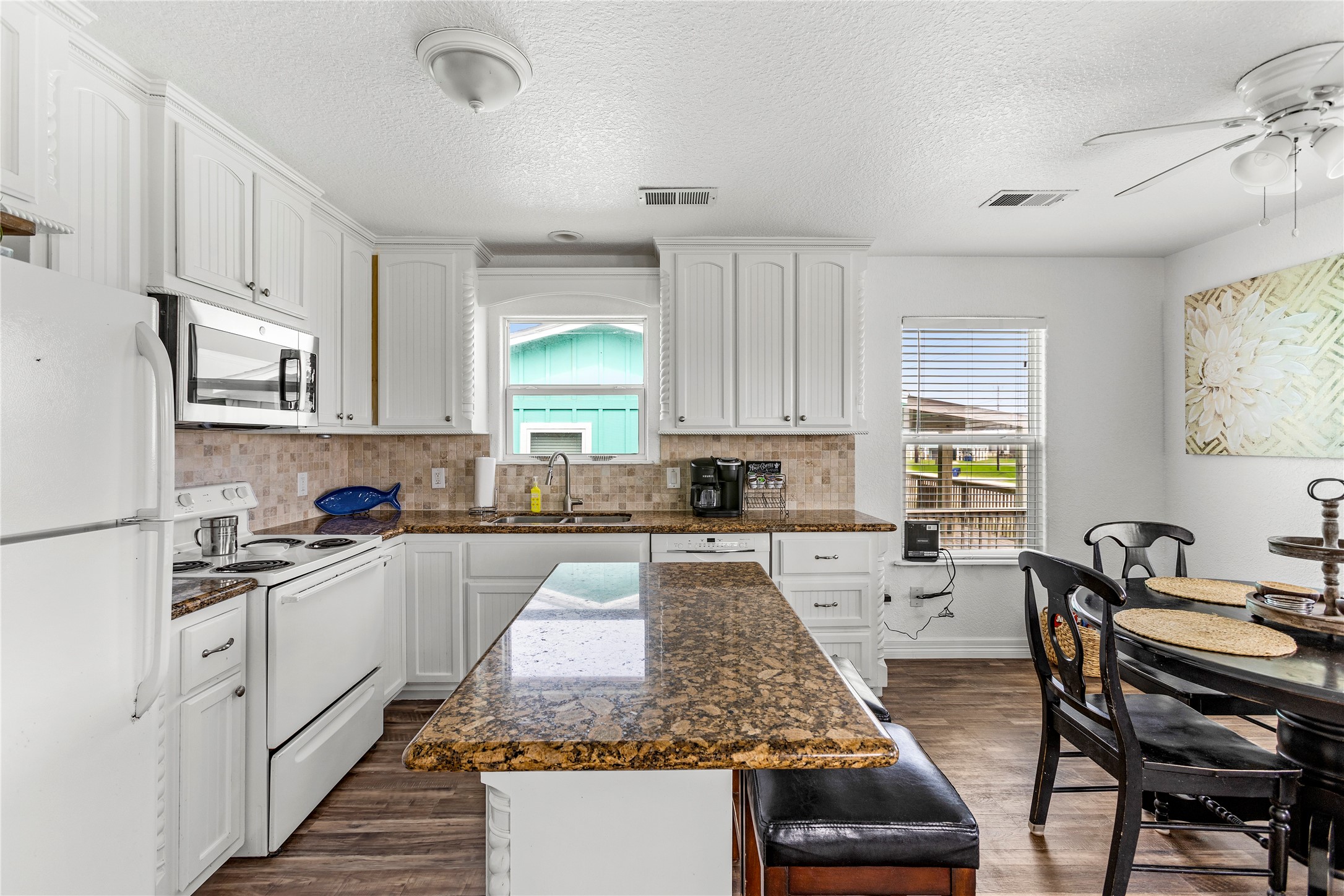 2815 Blue Water Highway Property Photo 11