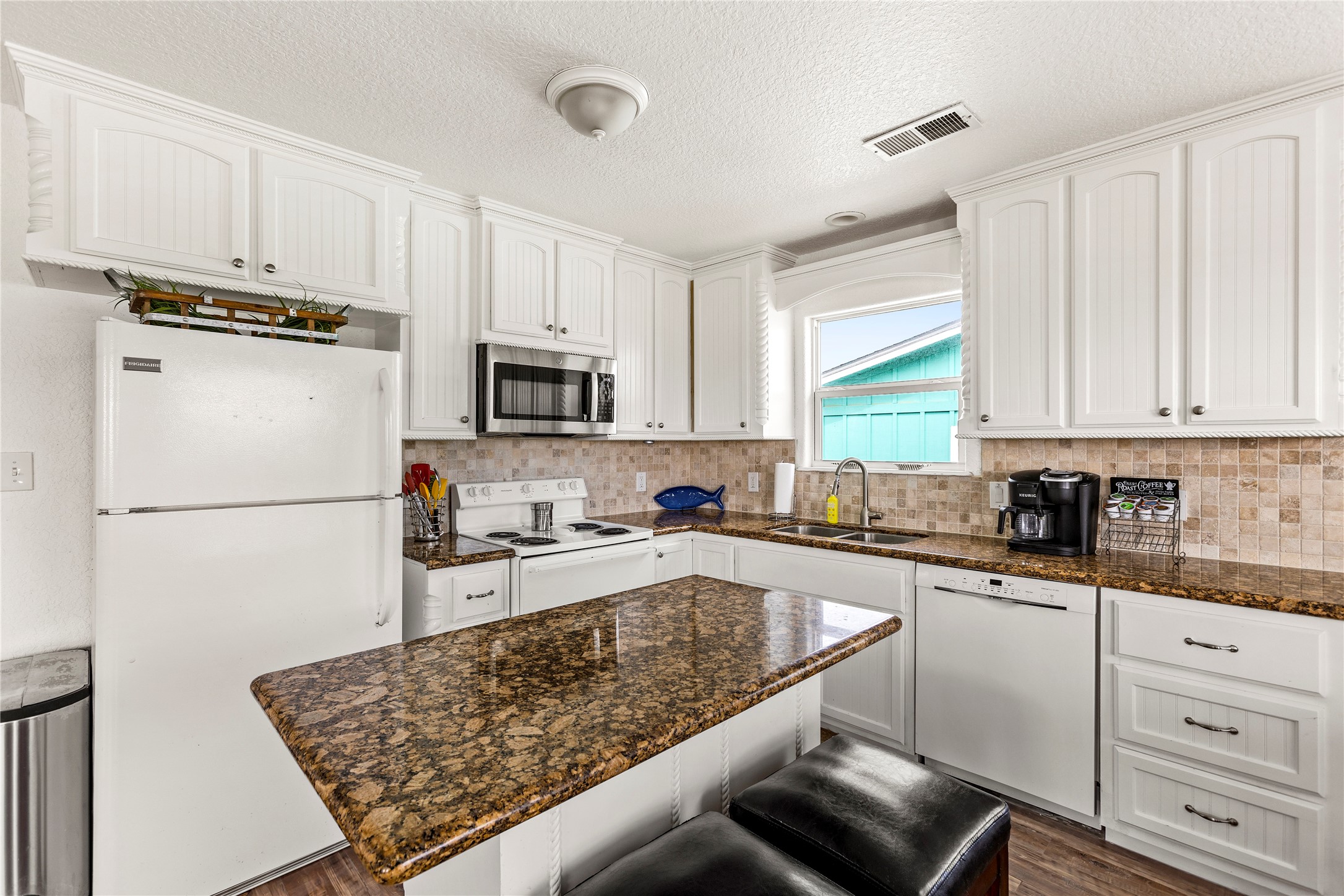 2815 Blue Water Highway Property Photo 12