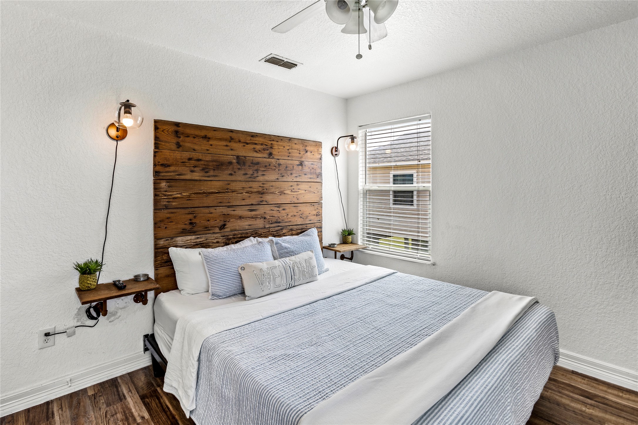 2815 Blue Water Highway Property Photo 17