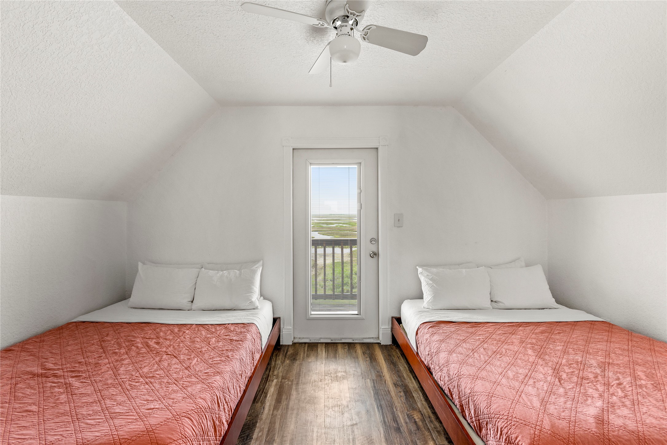 2815 Blue Water Highway Property Photo 21
