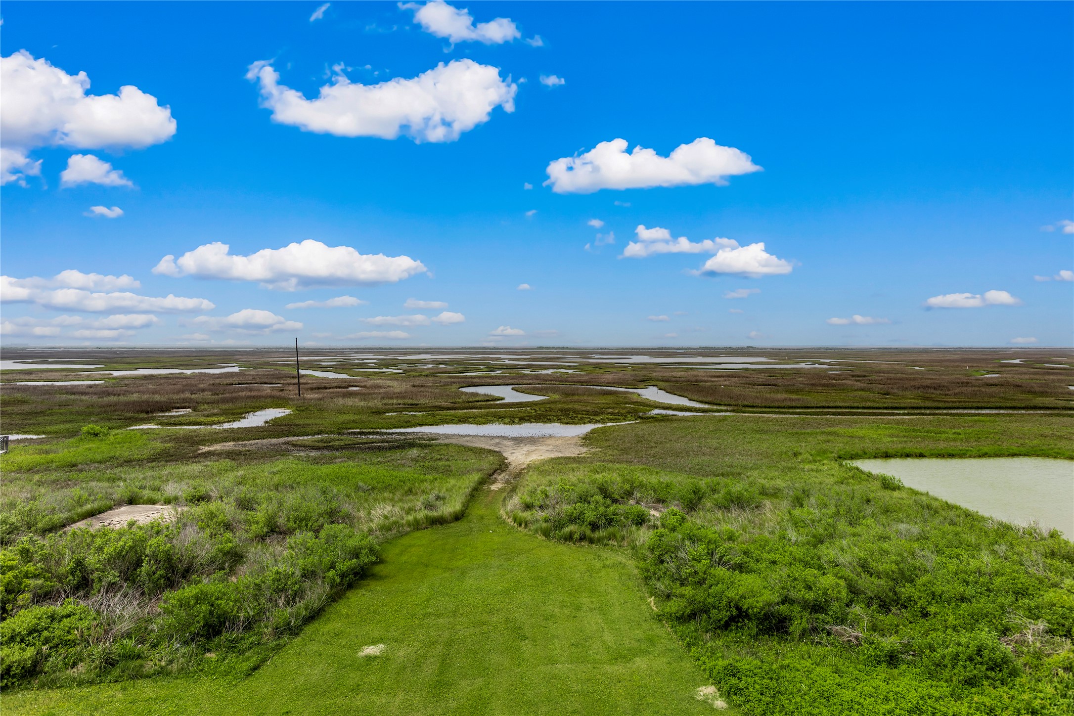 2815 Blue Water Highway Property Photo 23