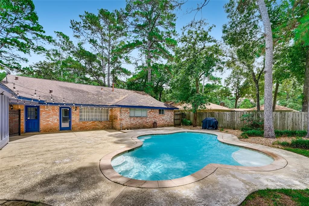 23007 Squirrel Tree Street Property Photo 8