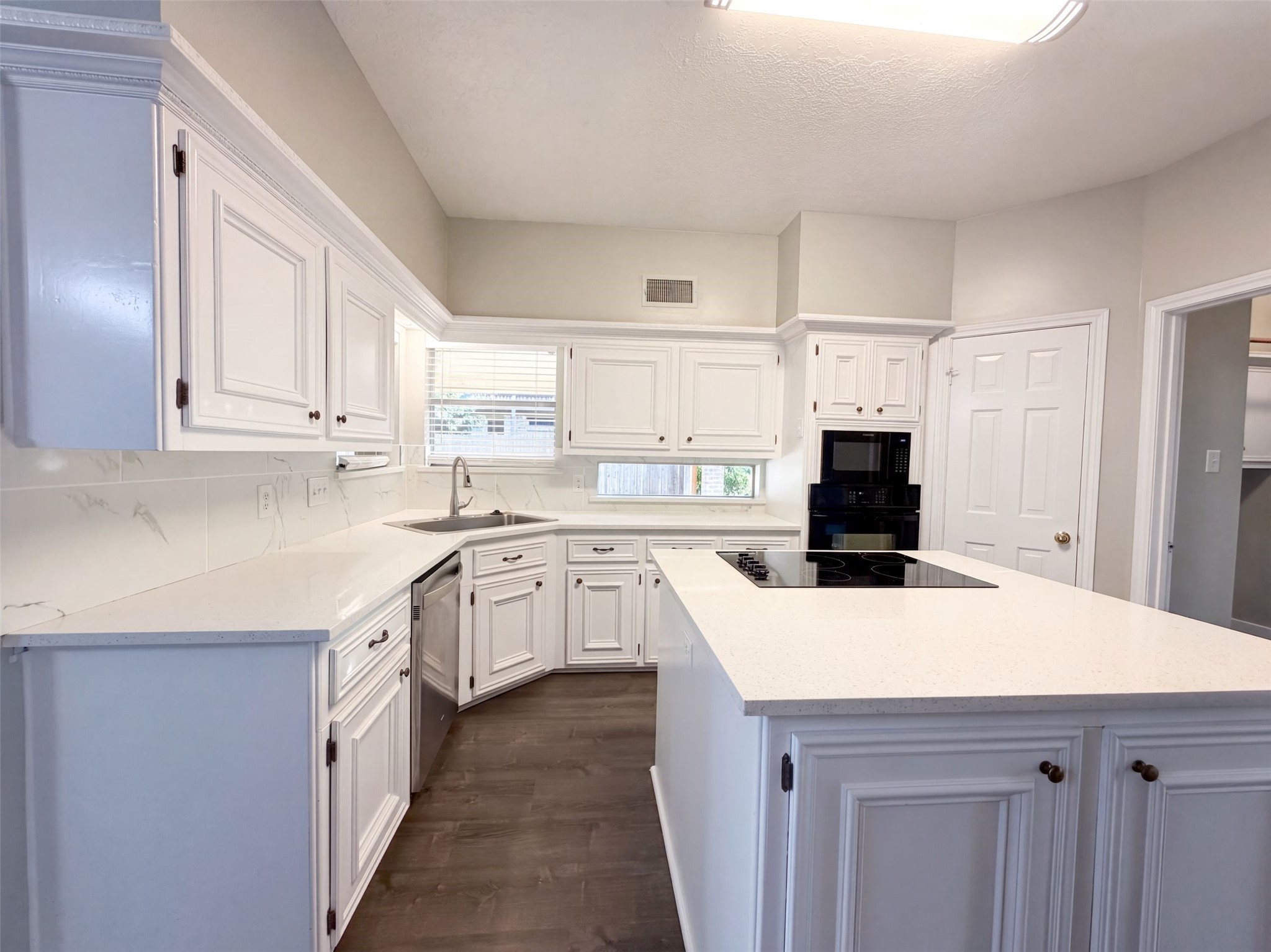 9118 Tepee Trail Property Photo 3