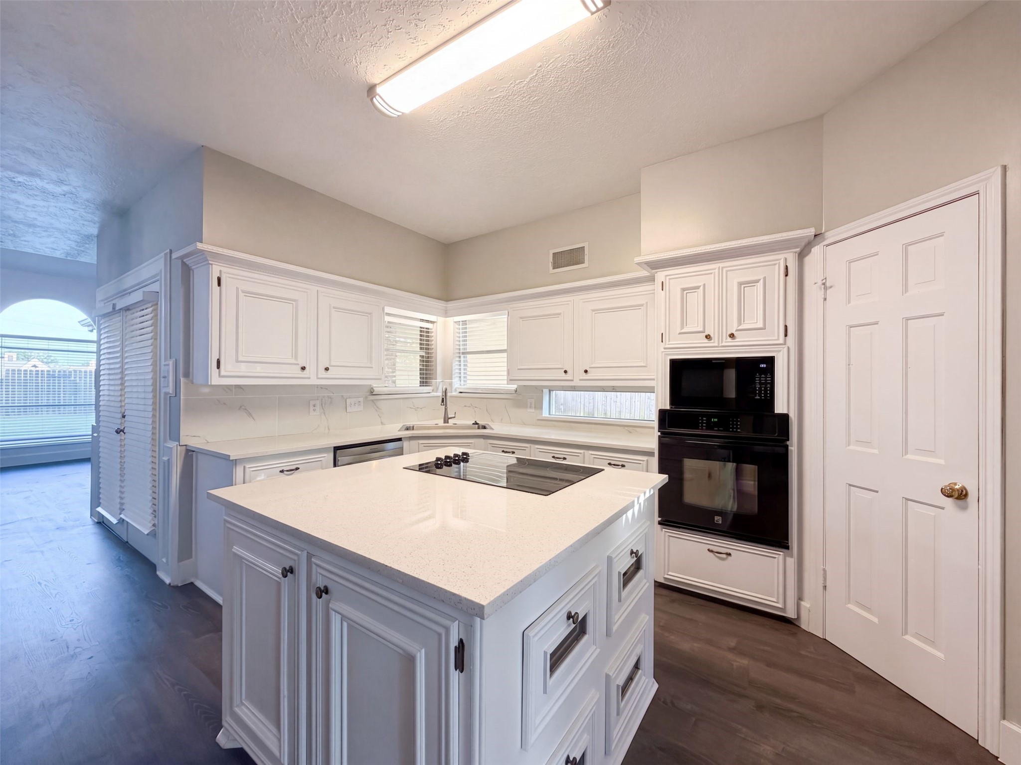 9118 Tepee Trail Property Photo 4
