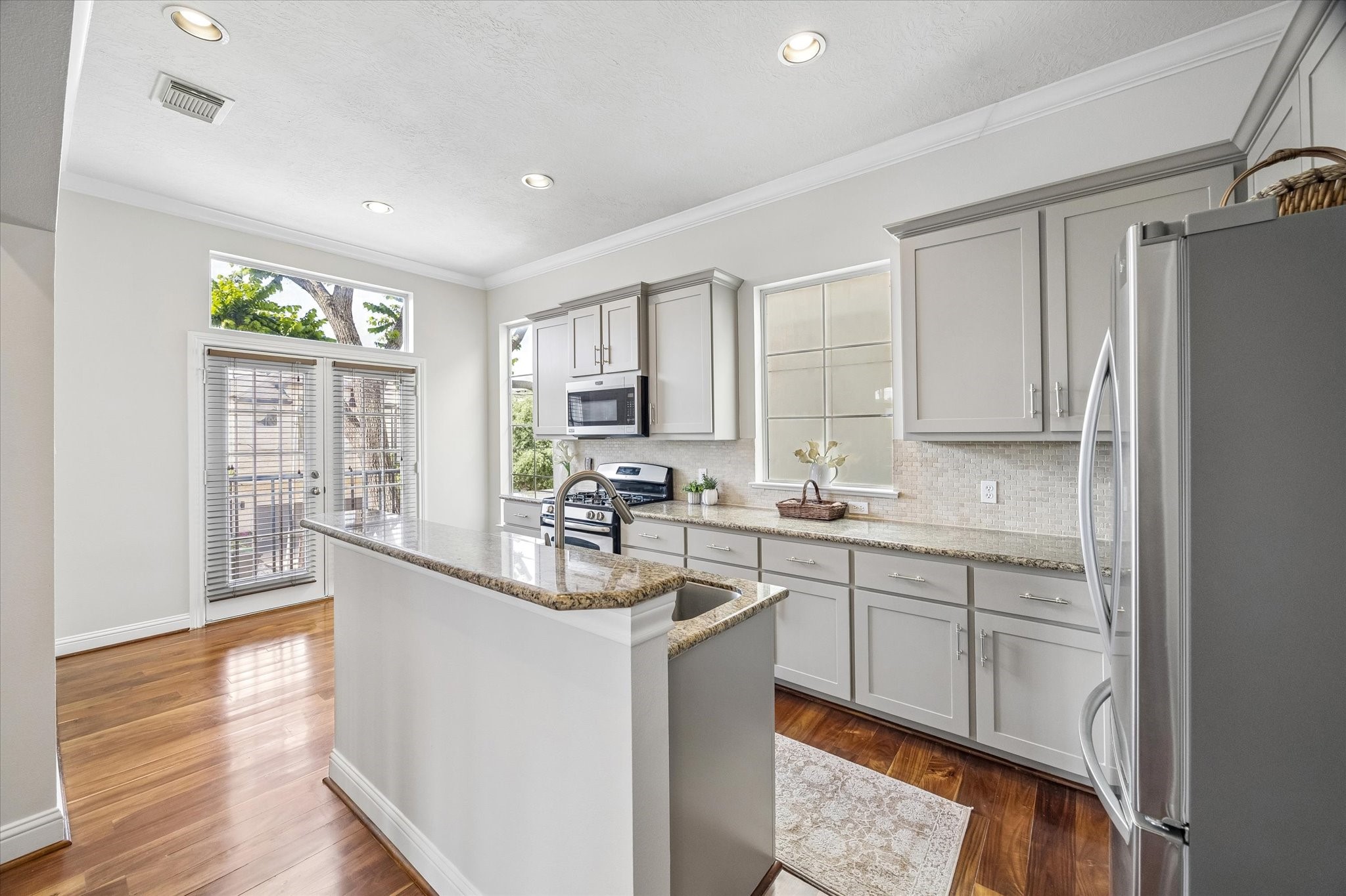 5610 Kiam Street F Property Photo 2