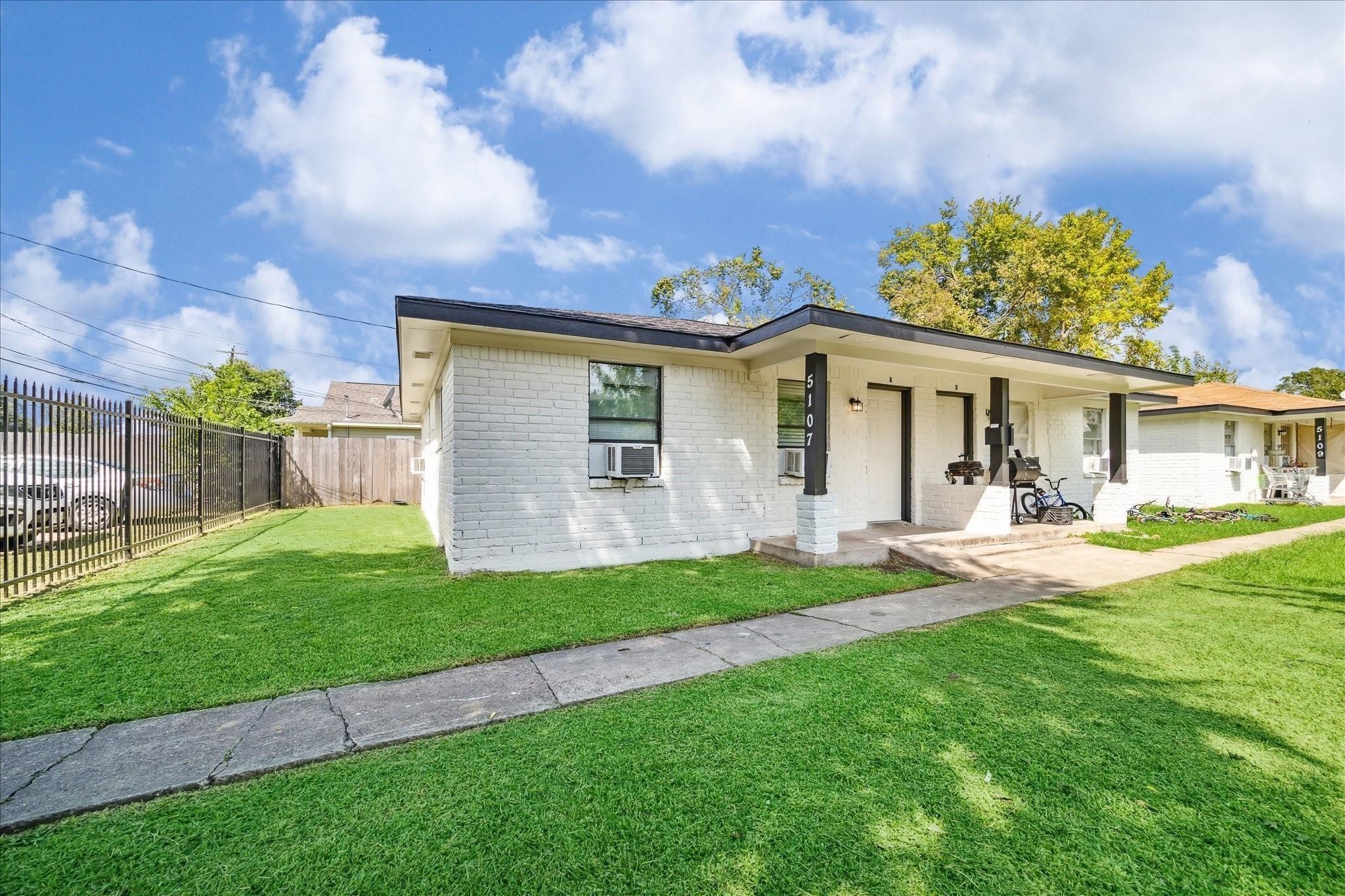 5107 Clover Street Property Photo 1