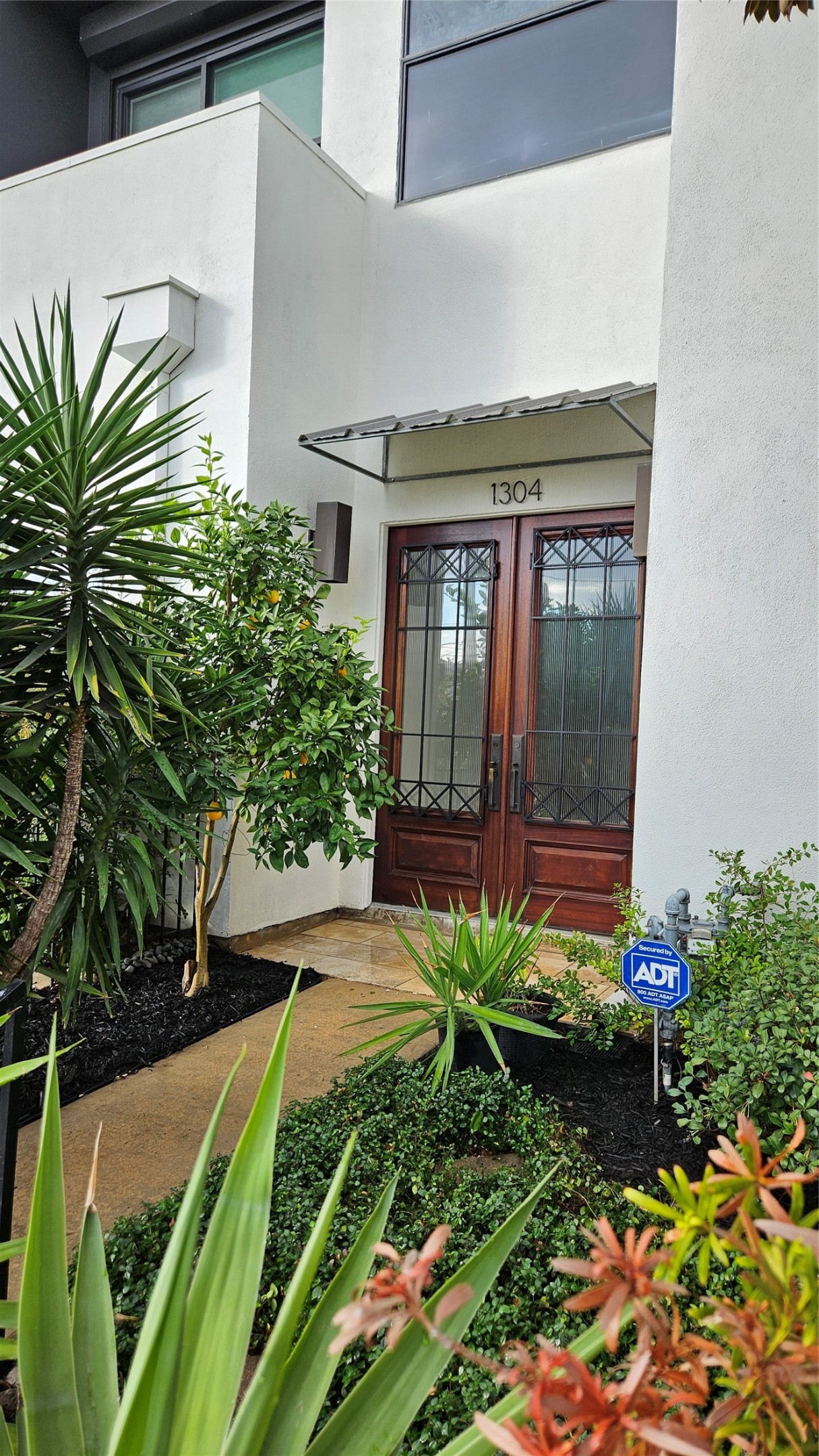 1304 W Dallas Street Property Photo 3
