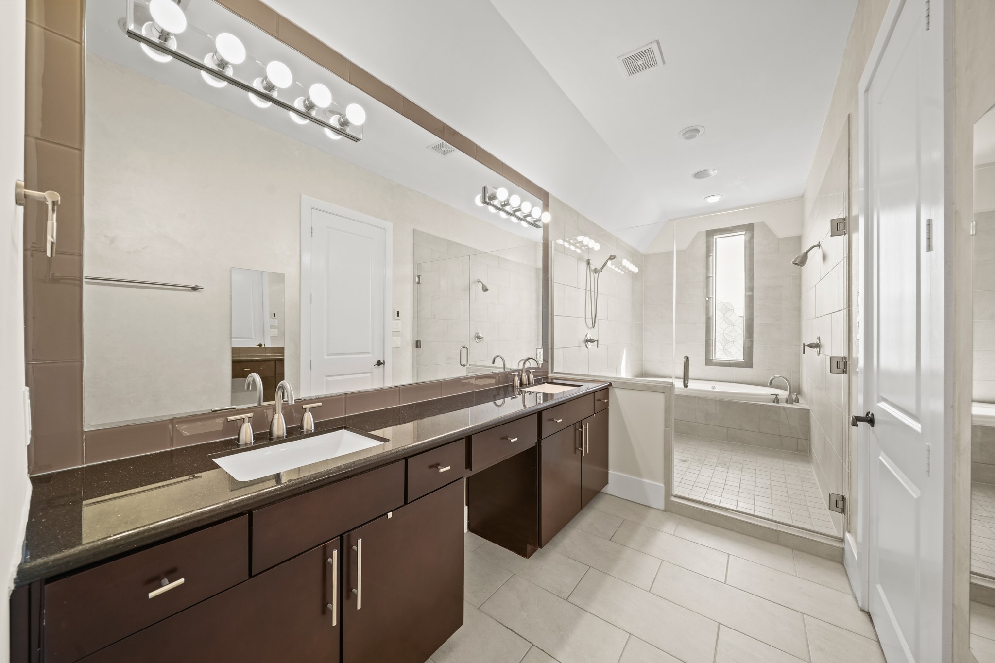 1304 W Dallas Street Property Photo 26