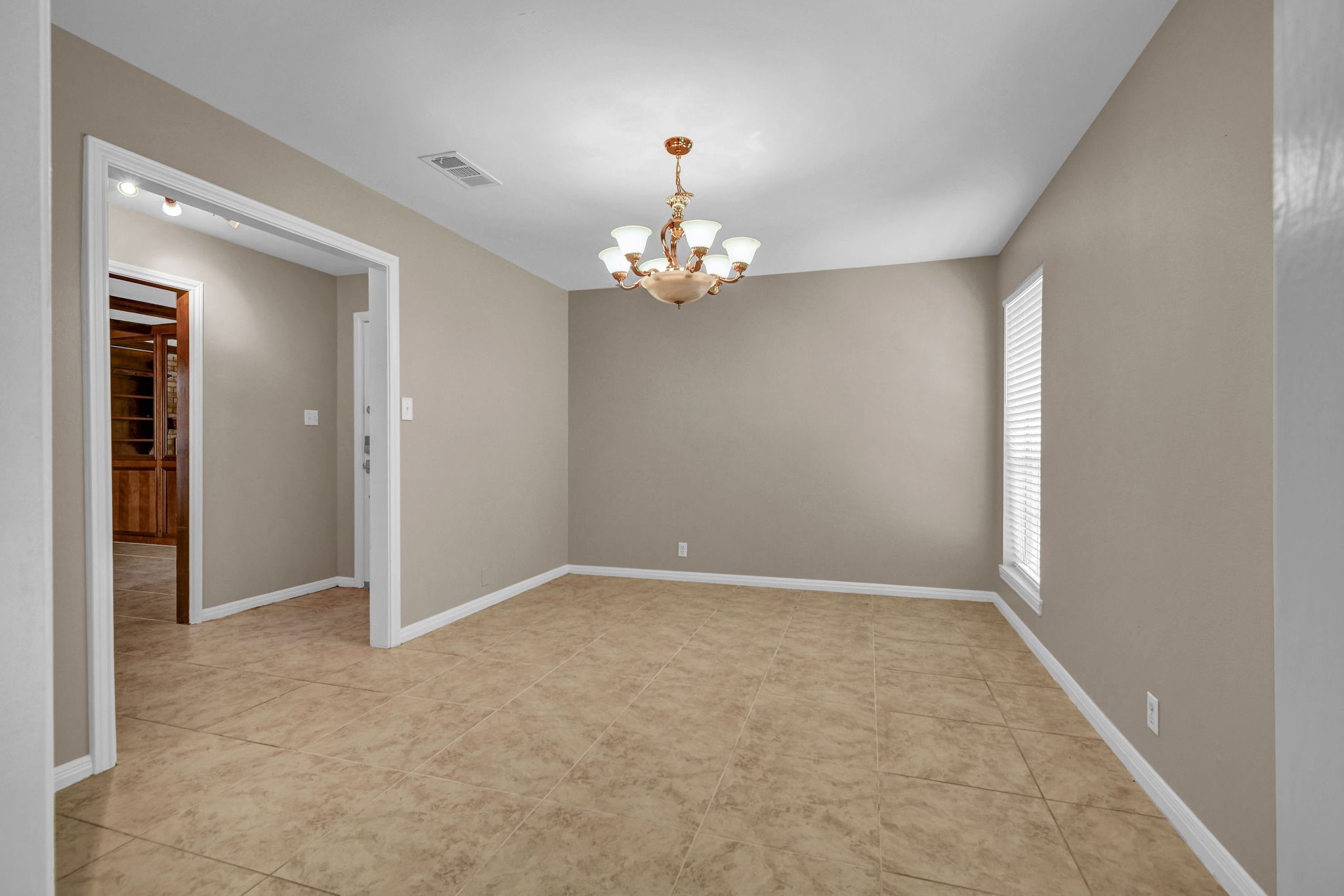 110 Buttercup Street Property Photo 14