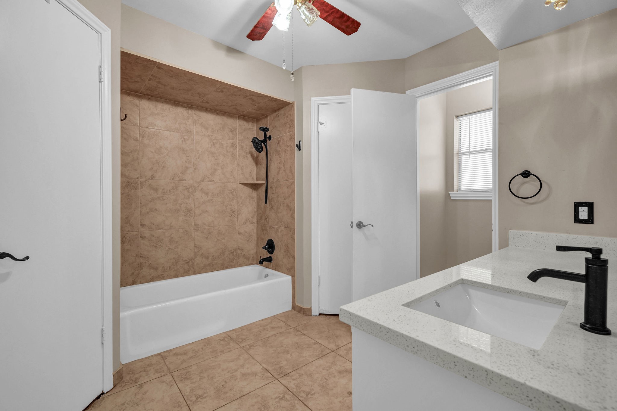 110 Buttercup Street Property Photo 24