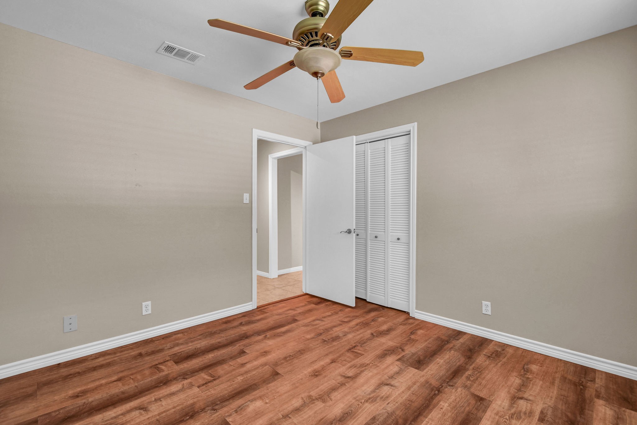 110 Buttercup Street Property Photo 27
