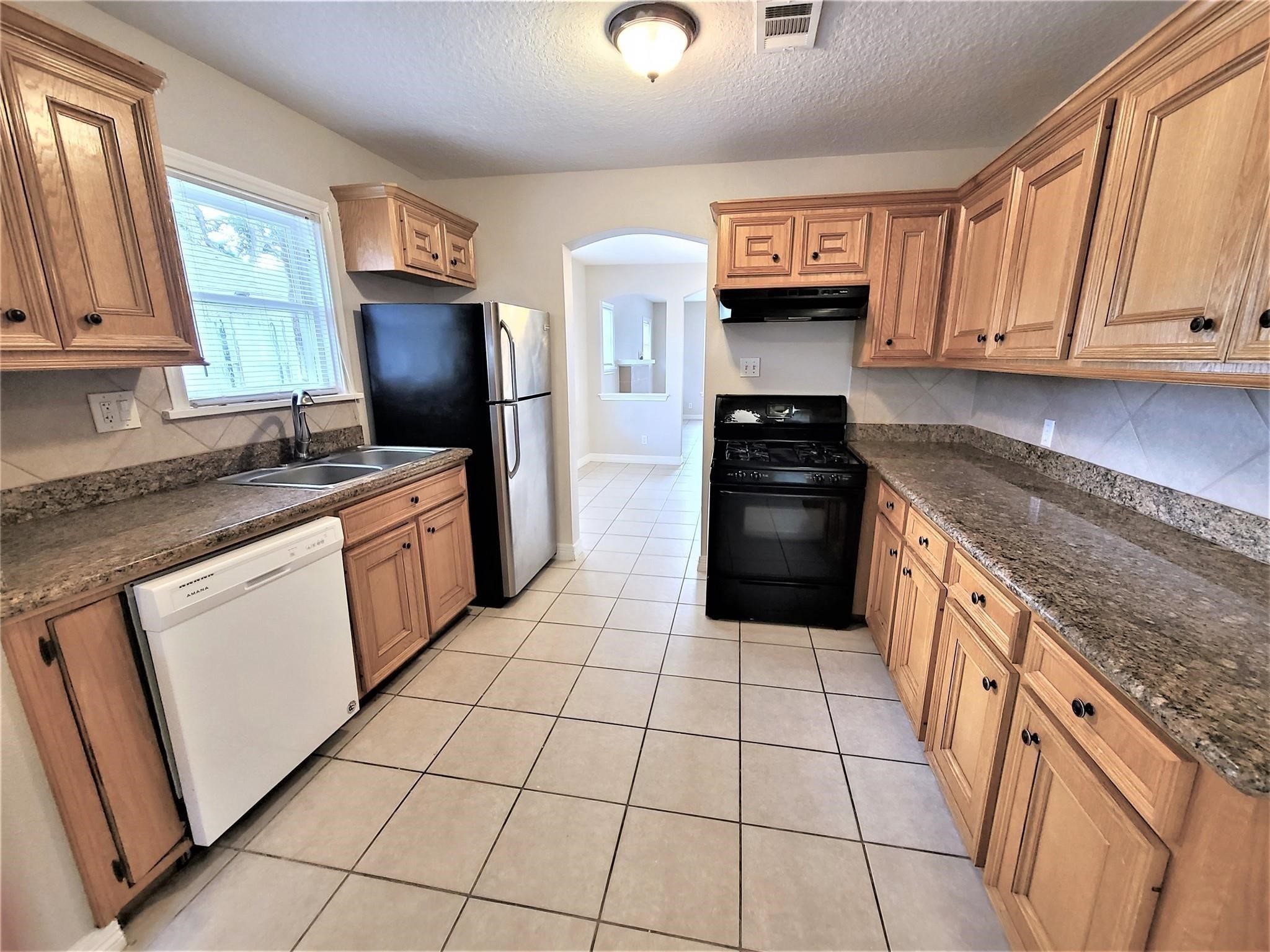 5009 N Main Street Property Photo 6