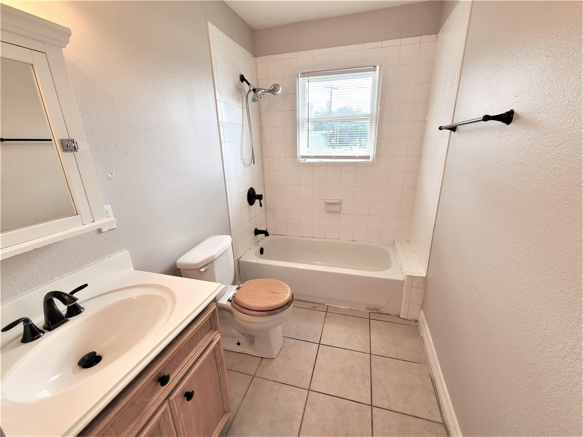 5009 N Main Street Property Photo 8