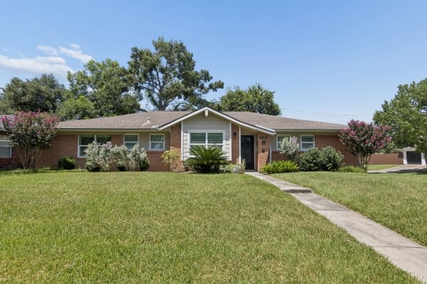 5102 Creekbend Drive Property Photo 1