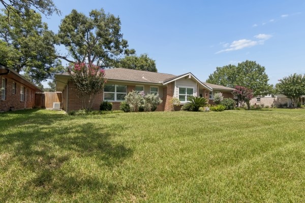 5102 Creekbend Drive Property Photo 3