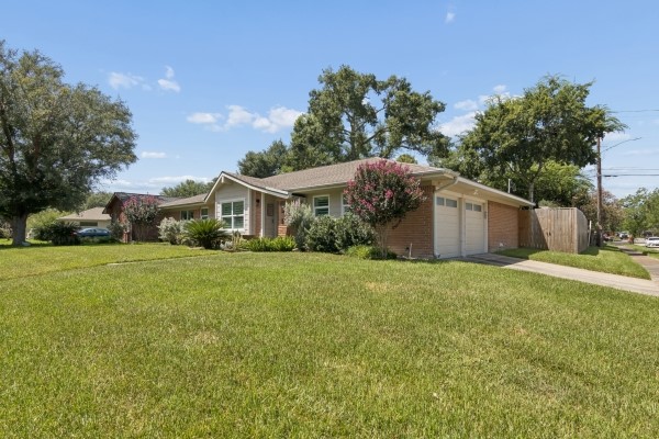 5102 Creekbend Drive Property Photo 4