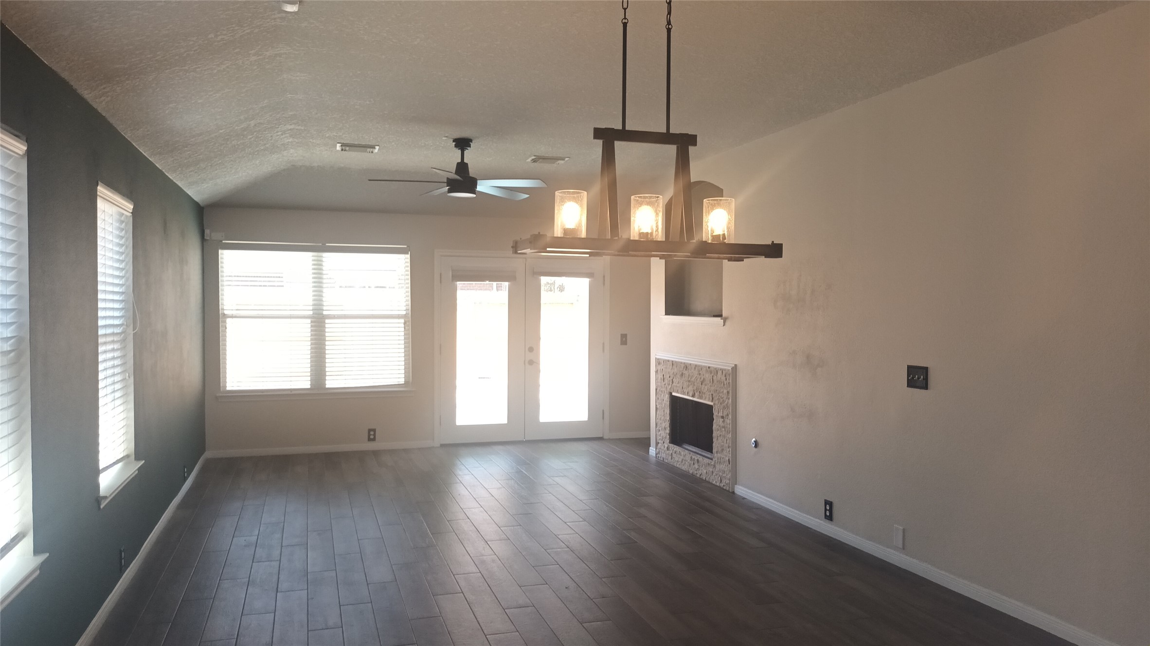 10215 Peridot Cove Cove Property Photo 3