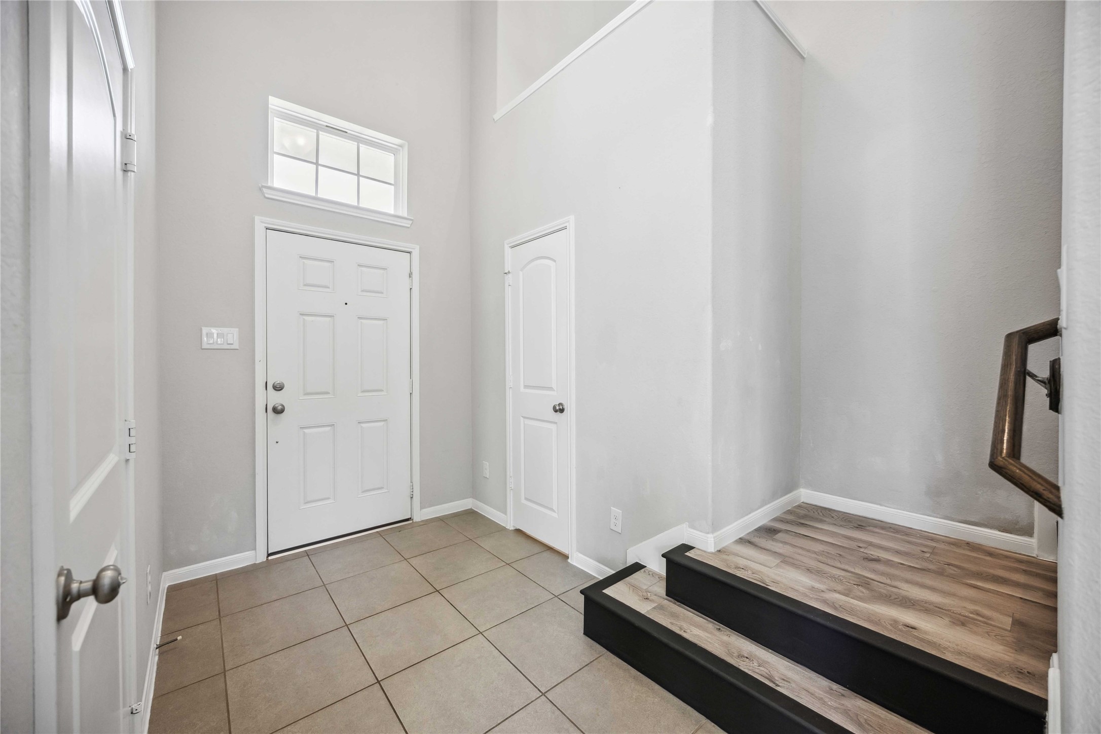 5914 Prince Place Drive Property Photo 4