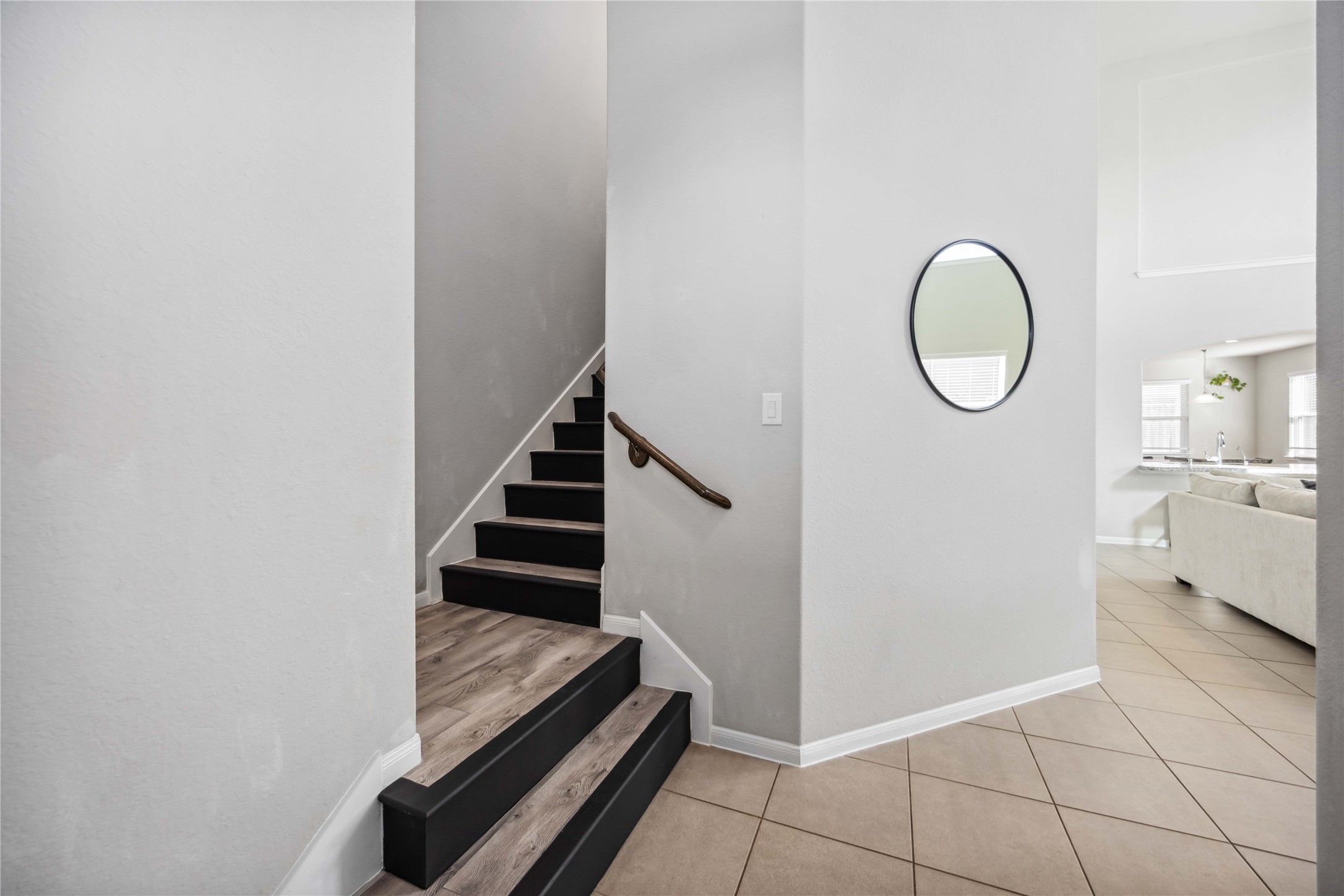 5914 Prince Place Drive Property Photo 5