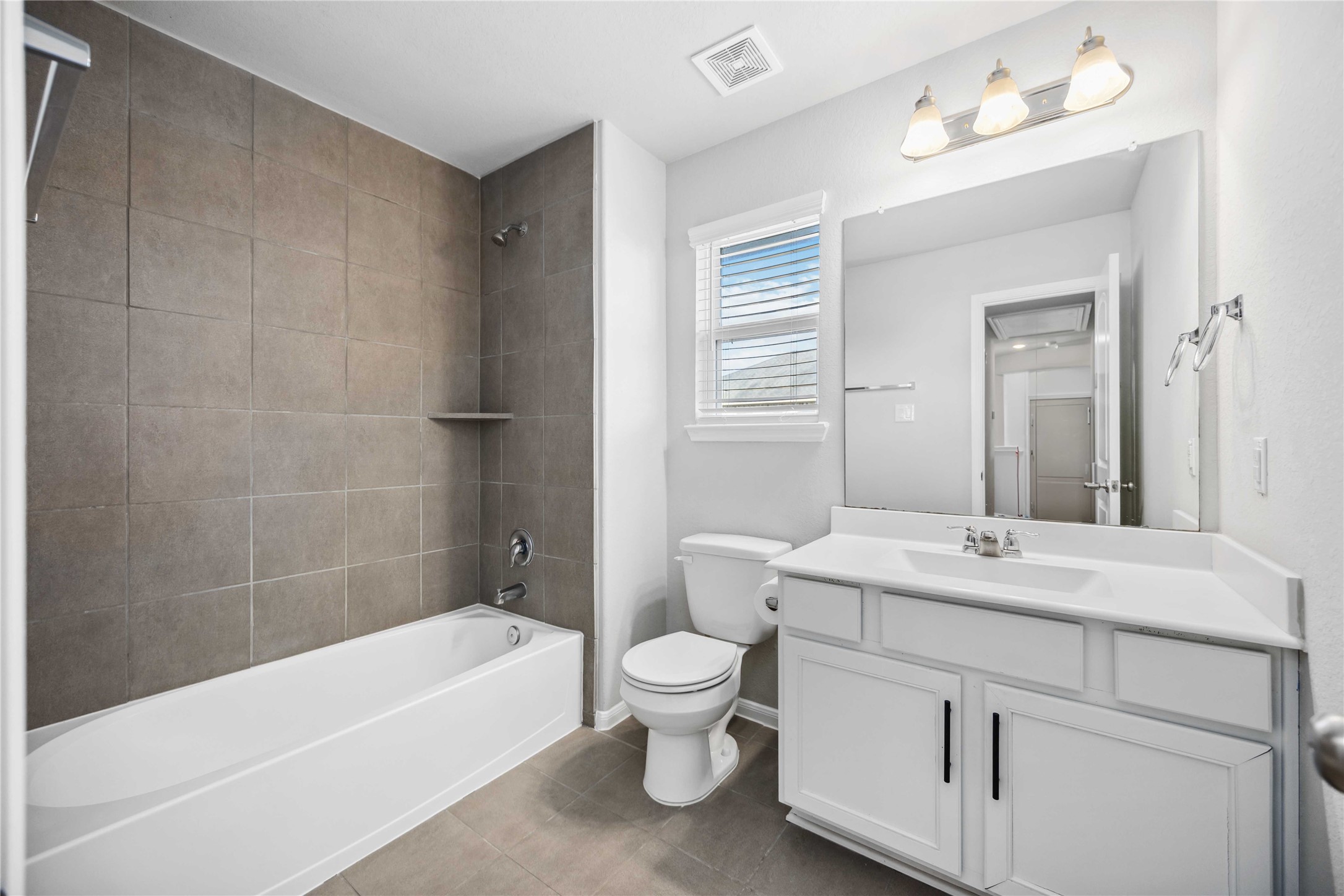 5914 Prince Place Drive Property Photo 14