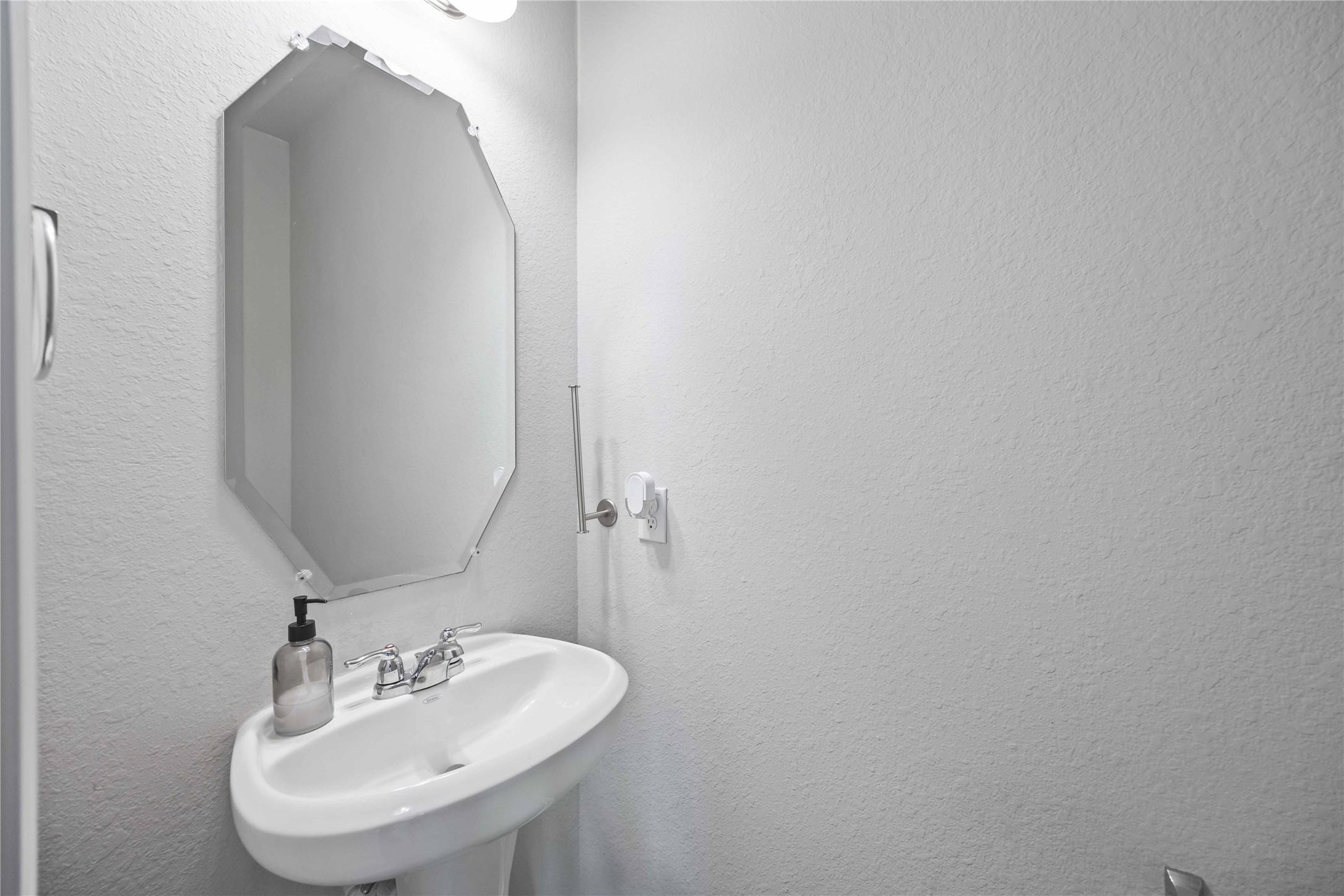 5914 Prince Place Drive Property Photo 17