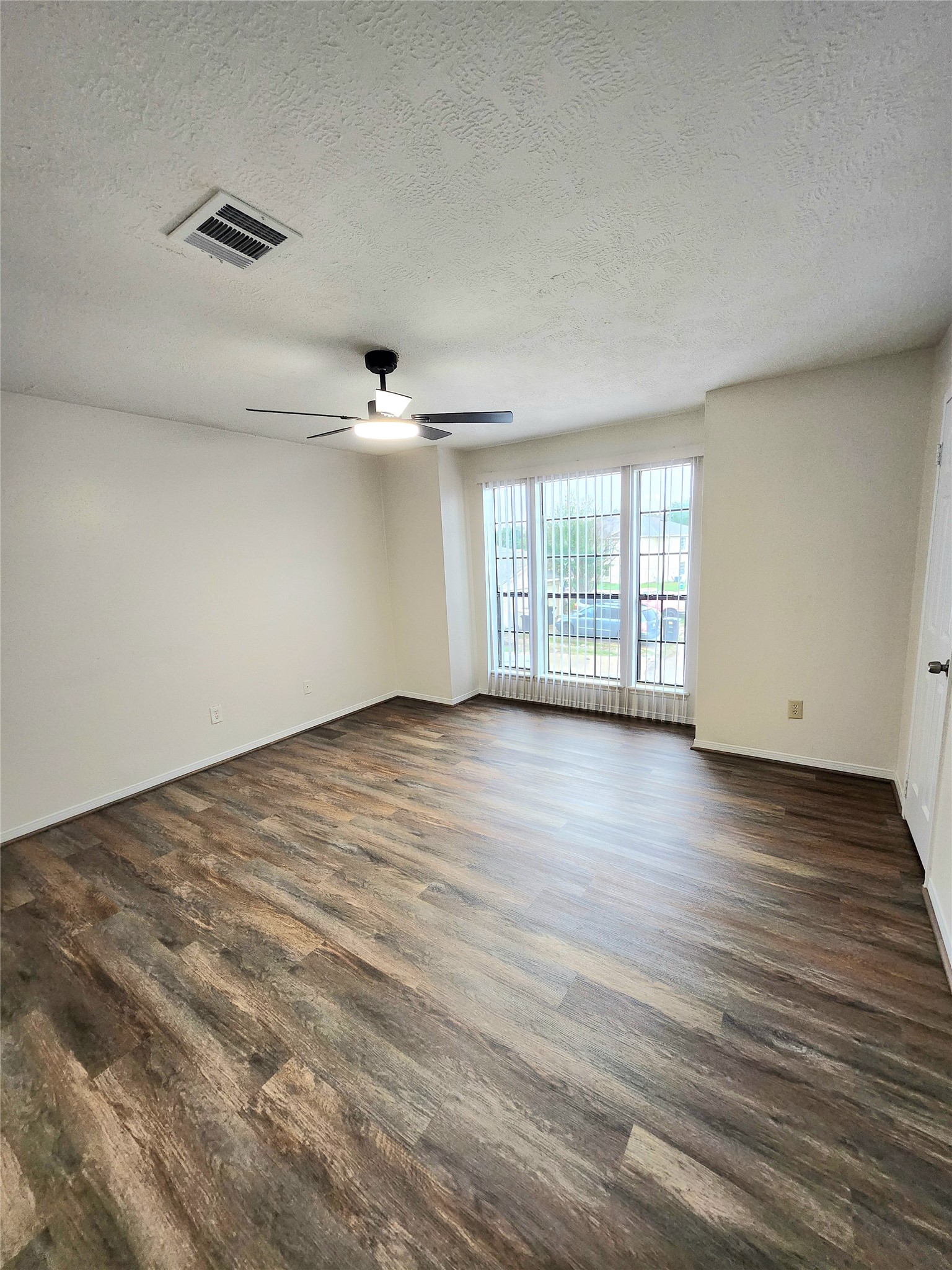 10047 Emerald Creek Drive Property Photo 3