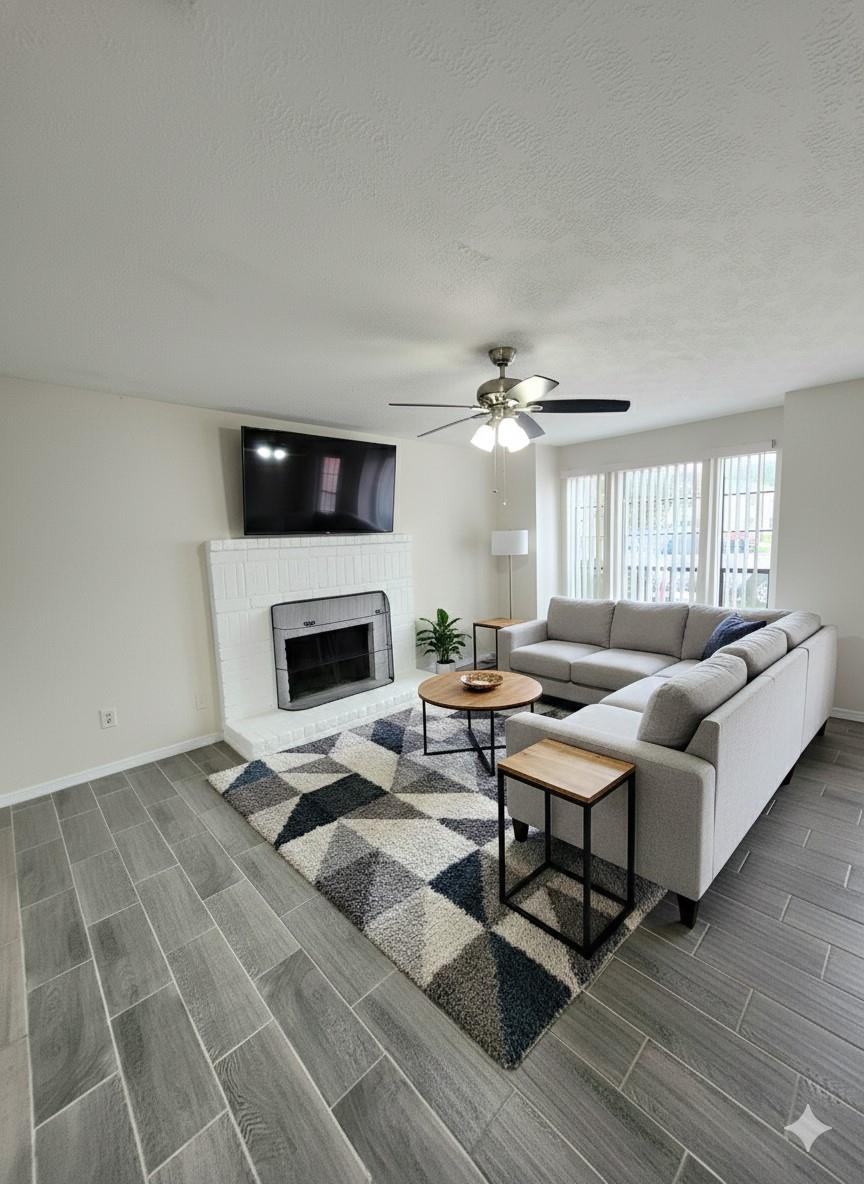 10047 Emerald Creek Drive Property Photo 4