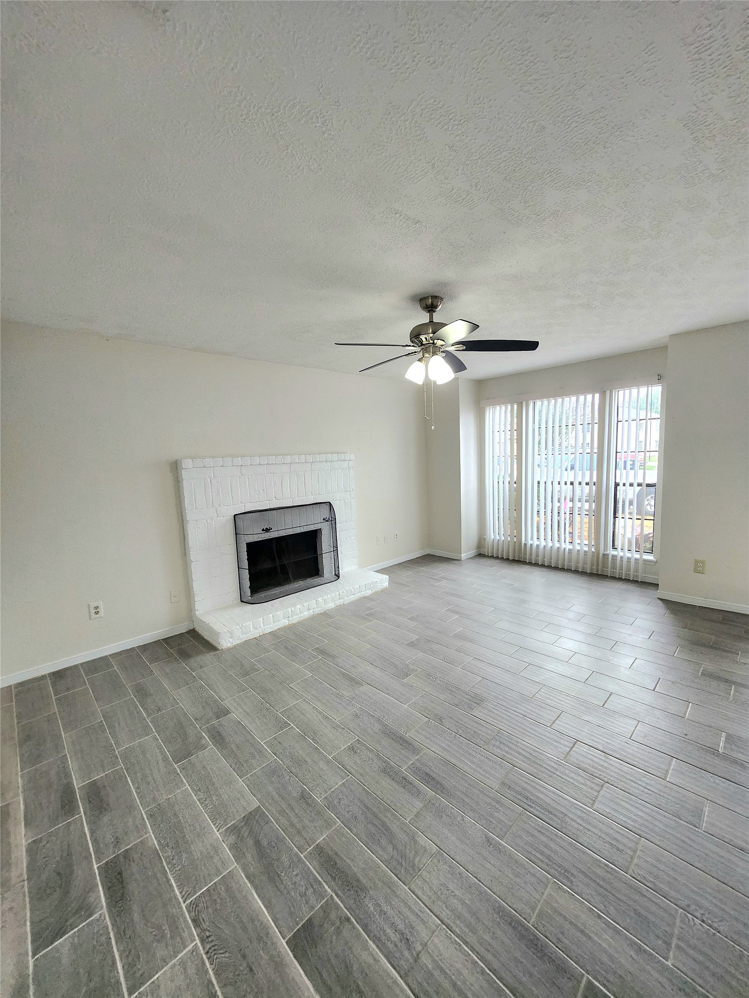 10047 Emerald Creek Drive Property Photo 5