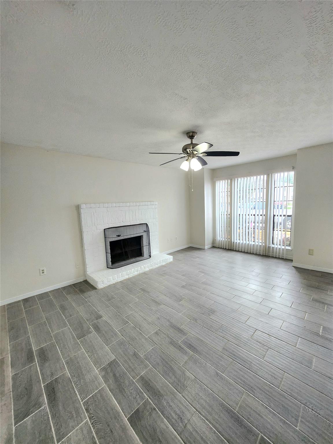 10047 Emerald Creek Drive Property Photo 5