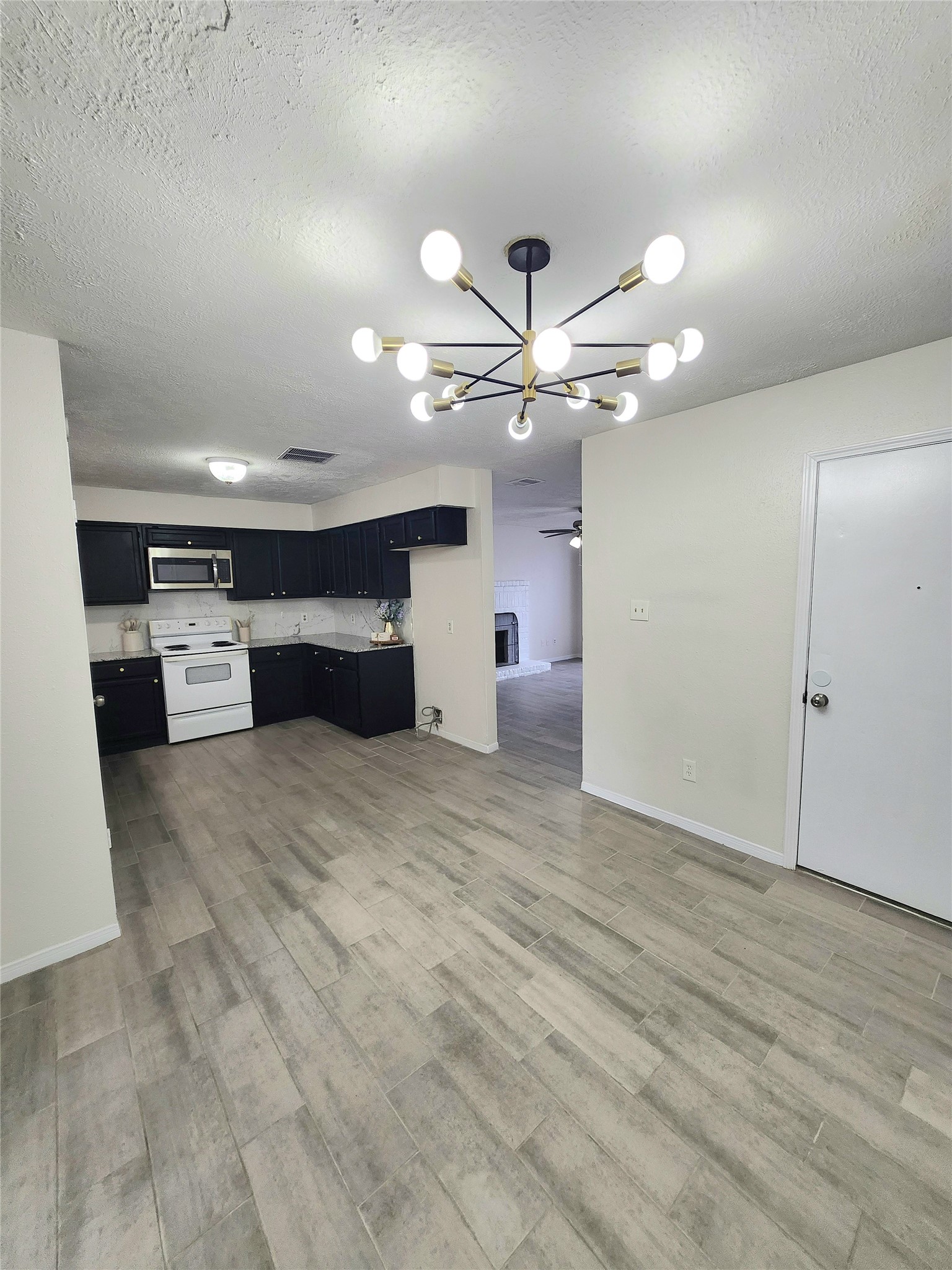 10047 Emerald Creek Drive Property Photo 8