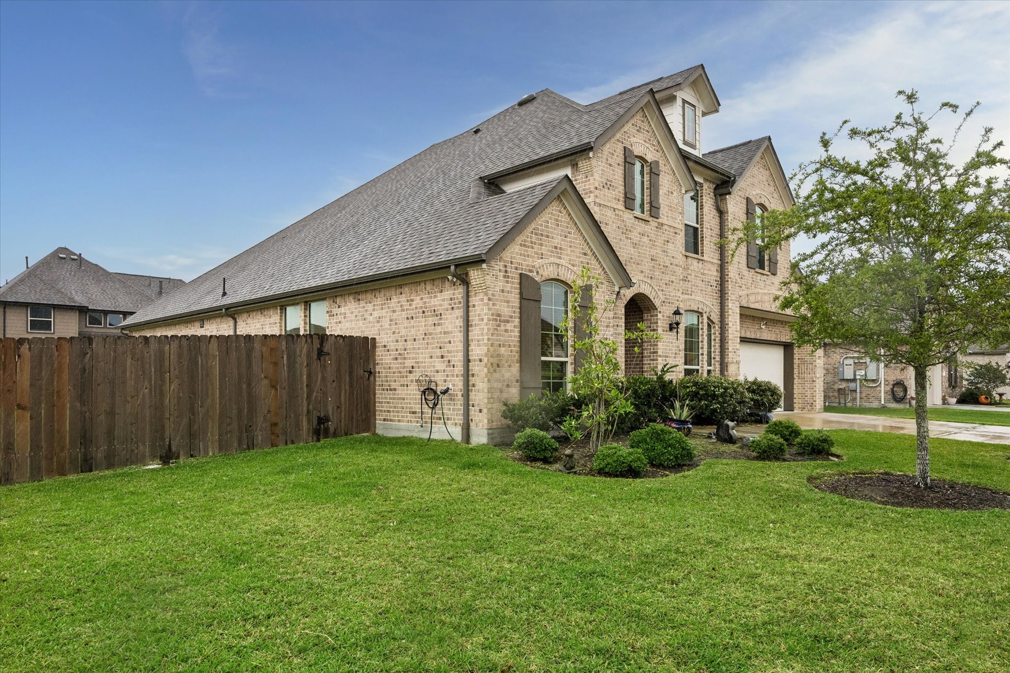 729 Maplewood Property Photo 3