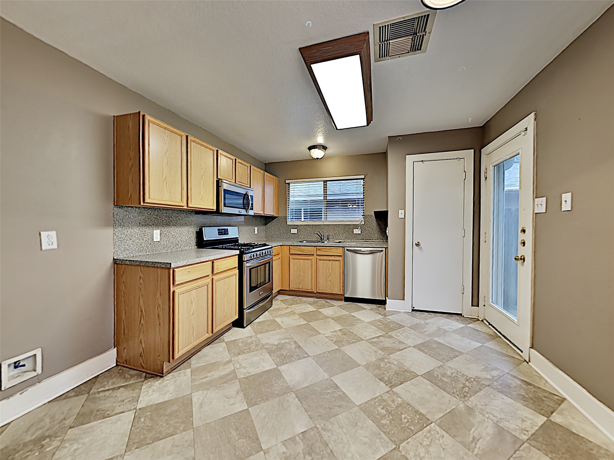 17314 Morning Star Avenue Property Photo 5