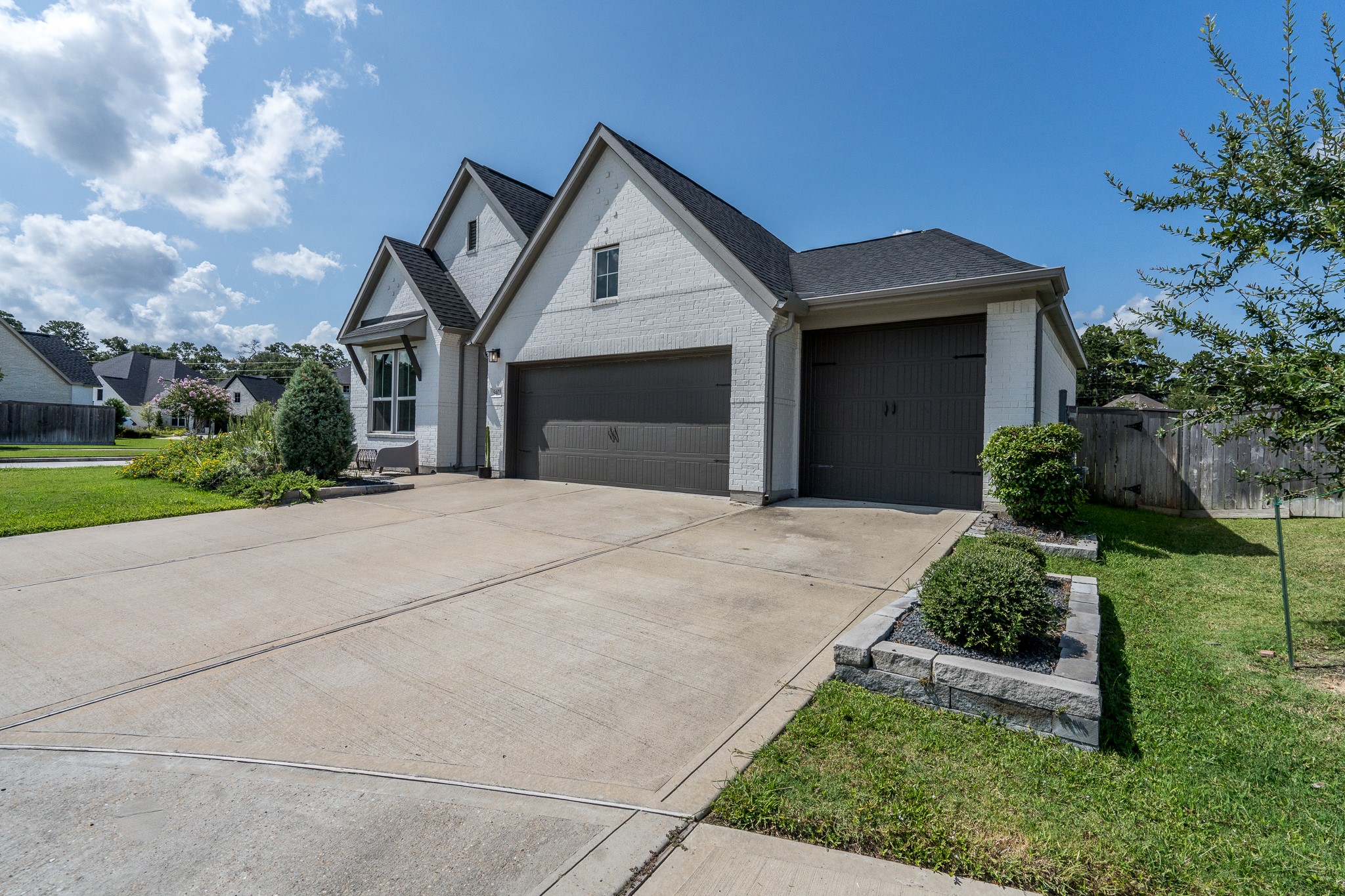 9403 Coleraine Court Property Photo 2