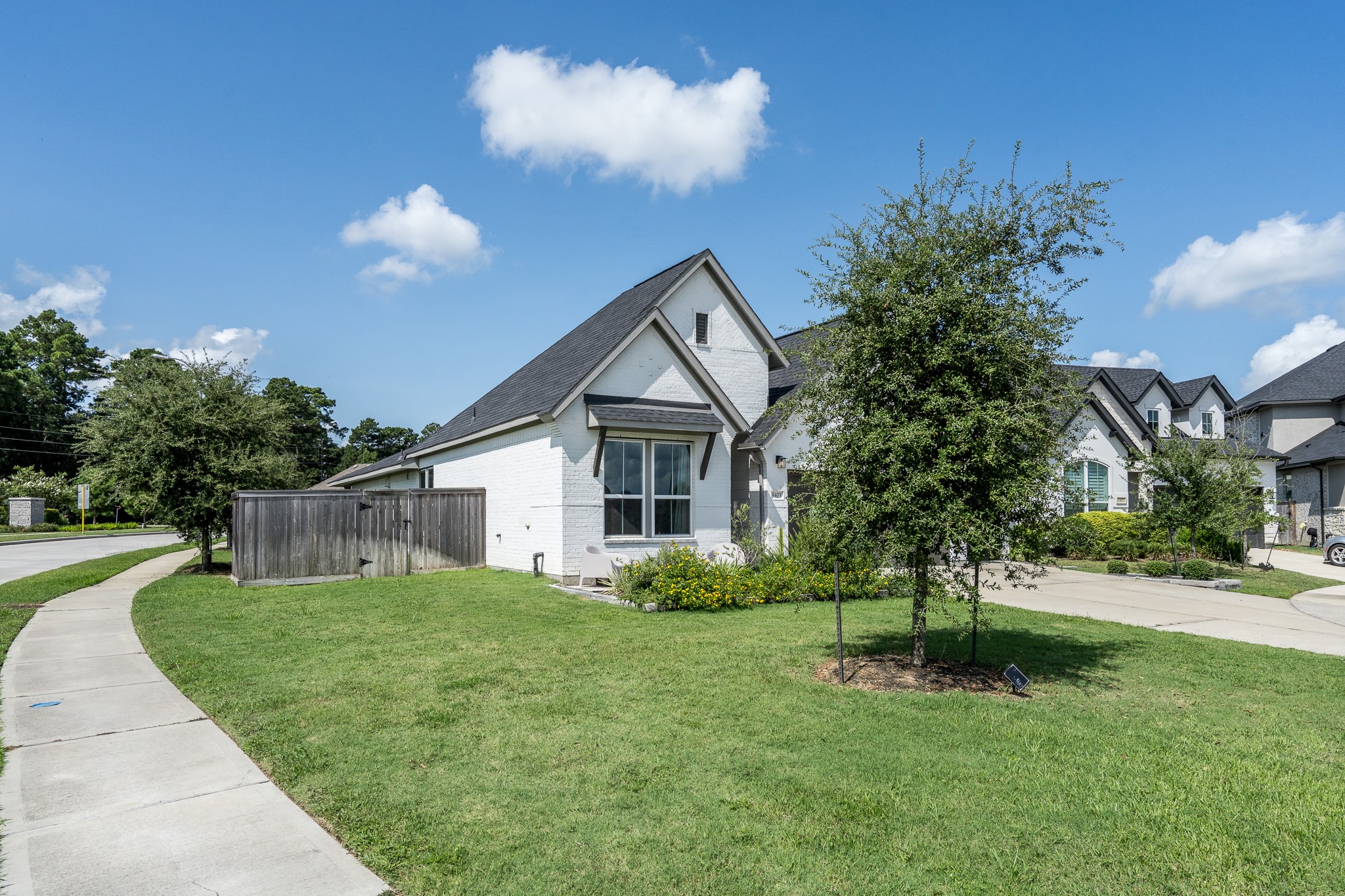 9403 Coleraine Court Property Photo 4