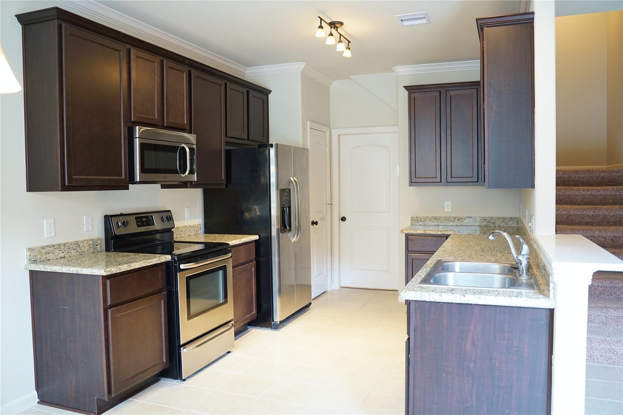 10507 Willow Park Green Property Photo 4