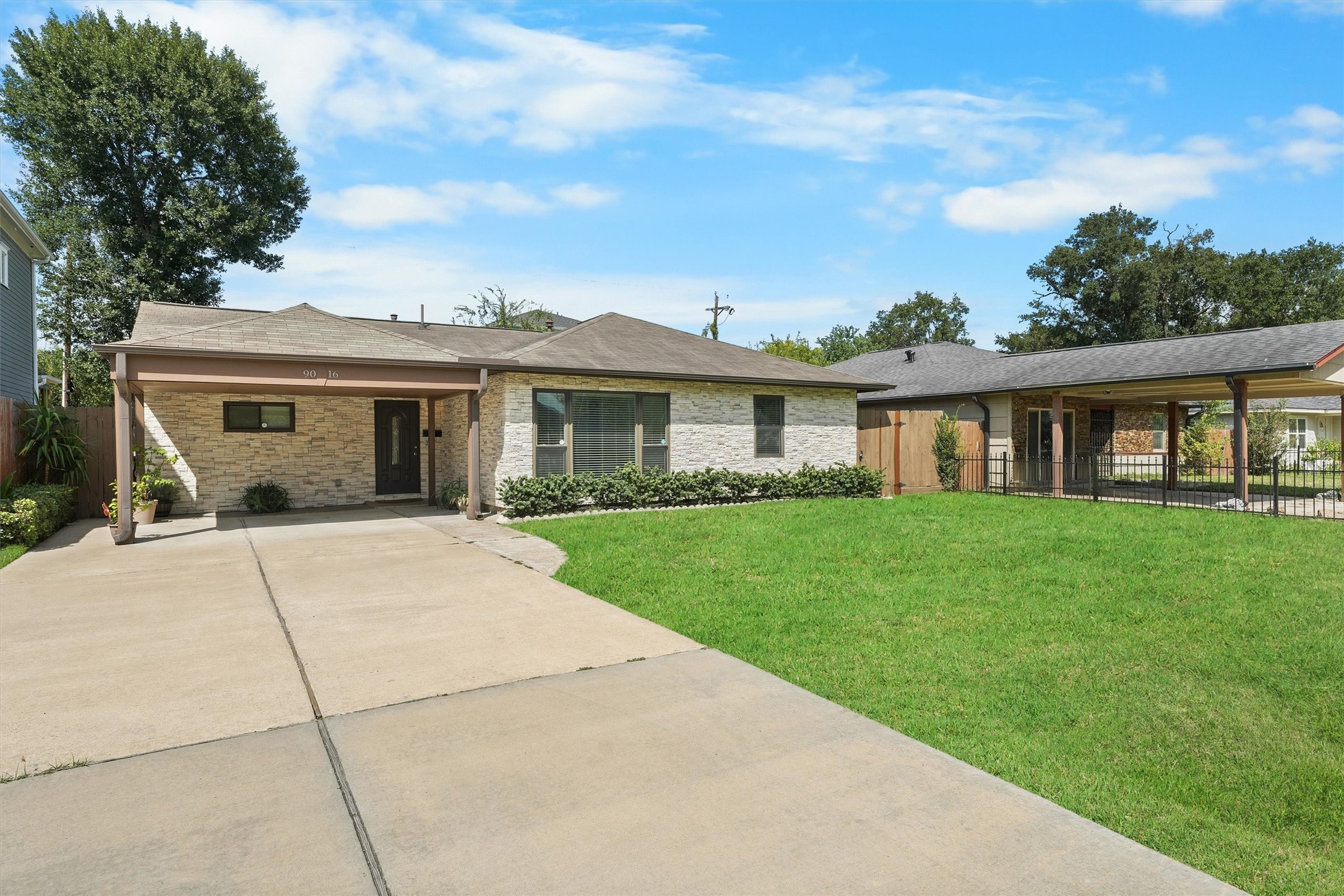 9016 Topaz Street Property Photo 3