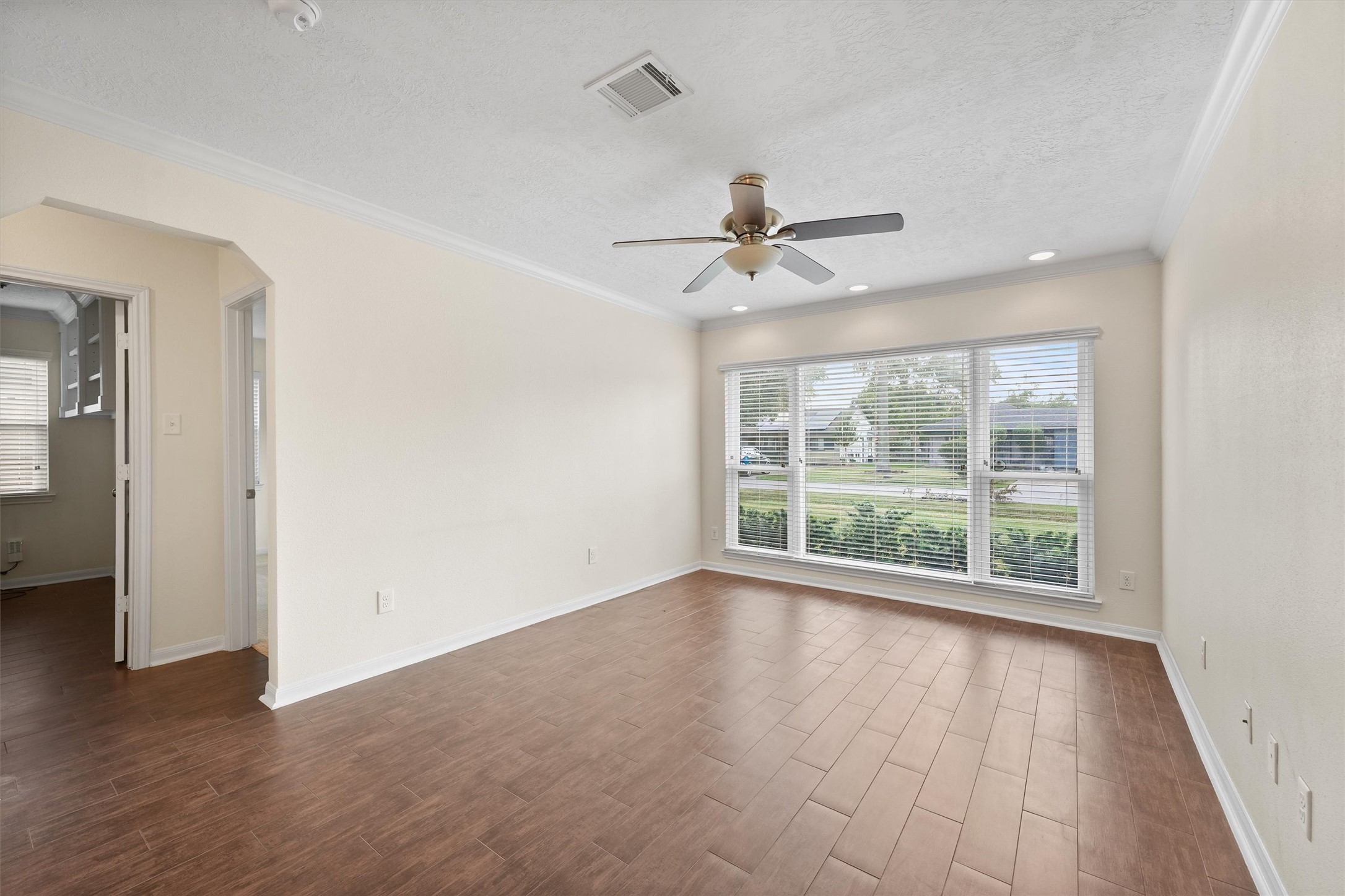 9016 Topaz Street Property Photo 6