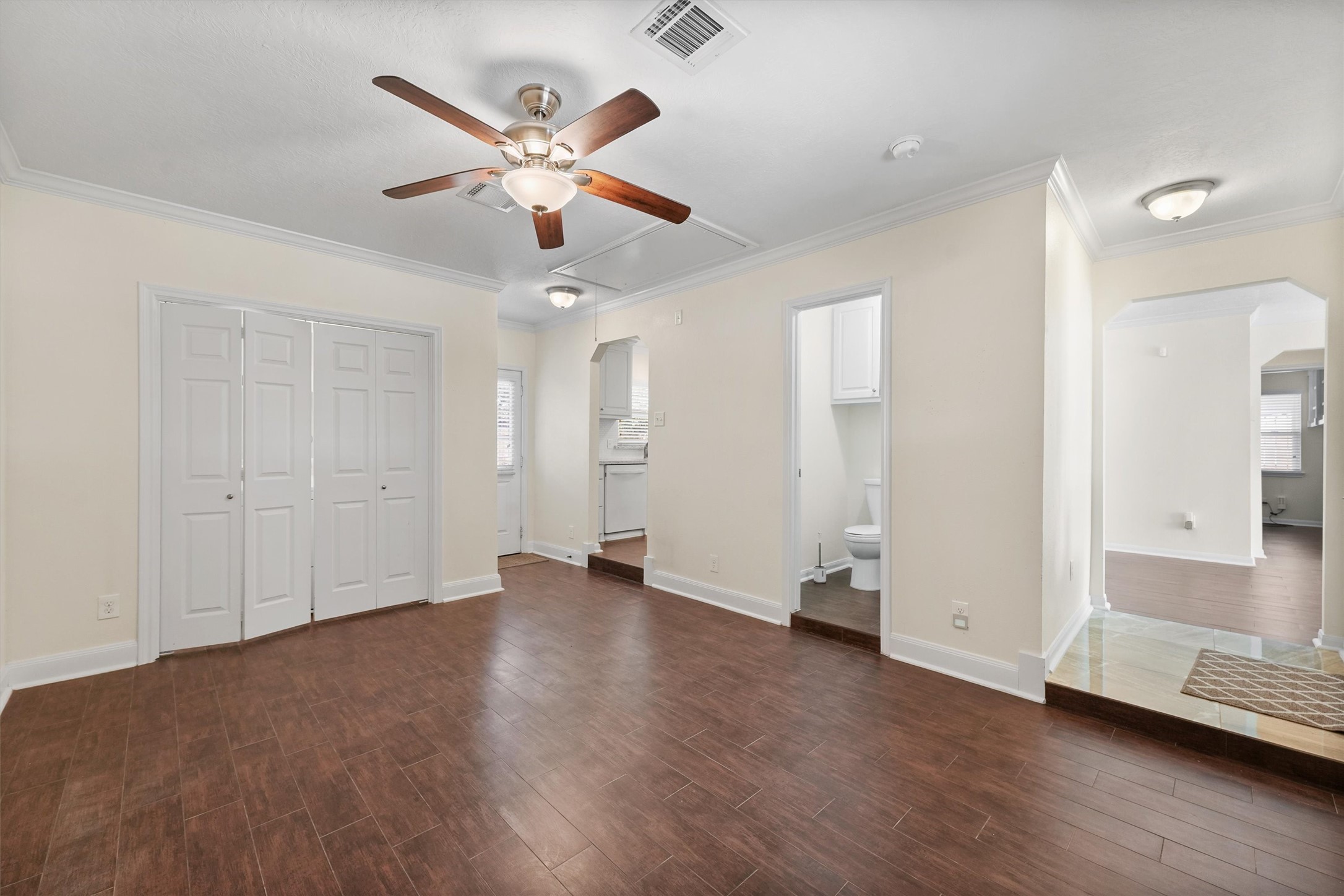 9016 Topaz Street Property Photo 8