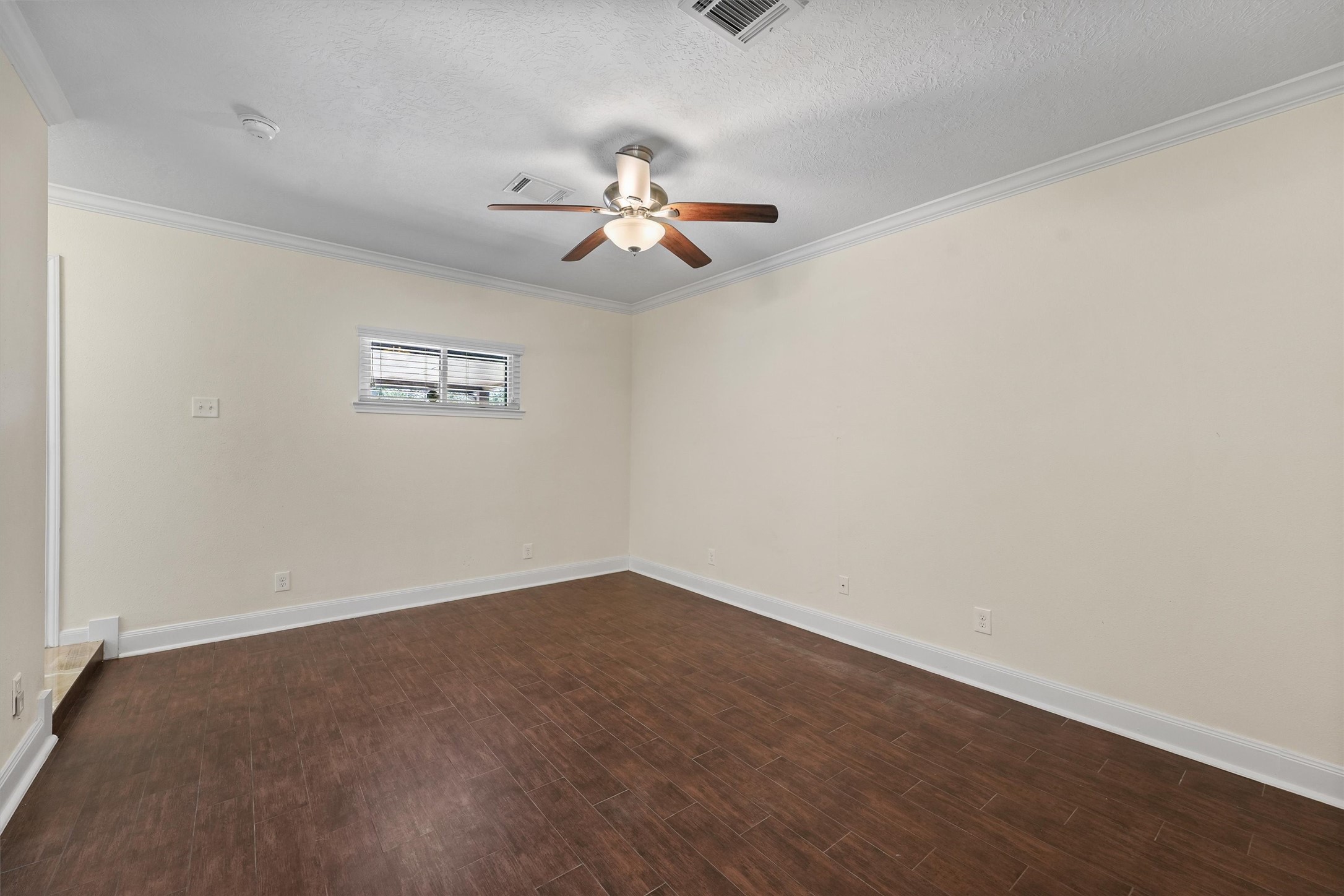 9016 Topaz Street Property Photo 9