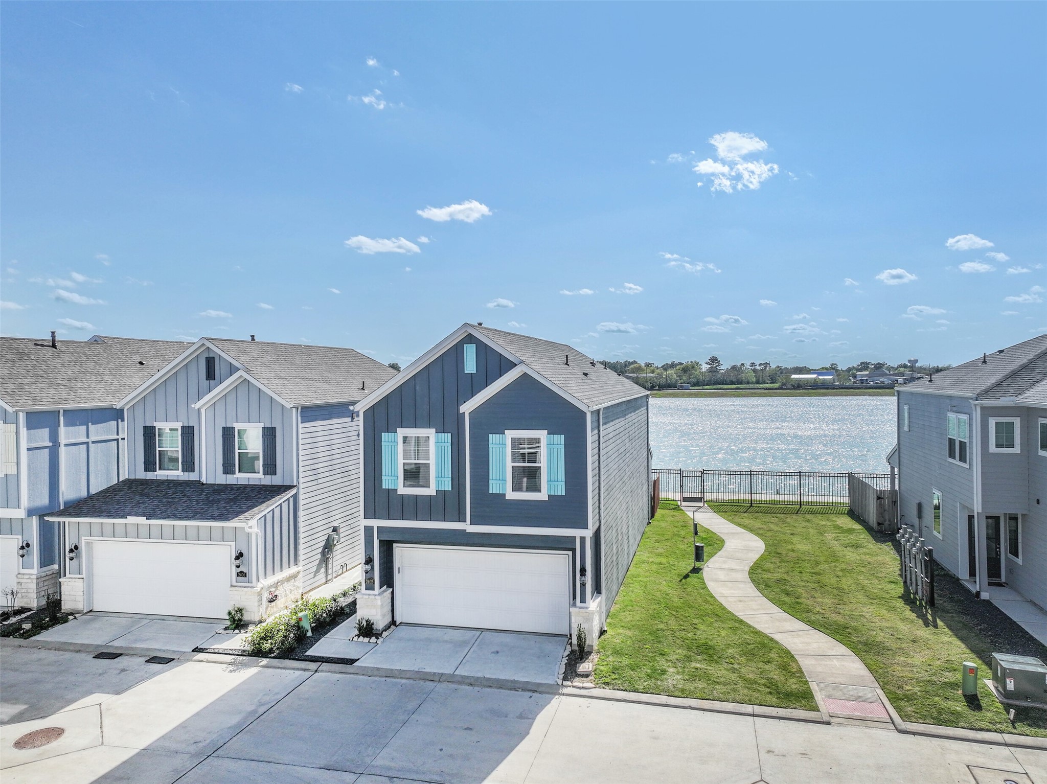 2402 Shoreline Drive Property Photo
