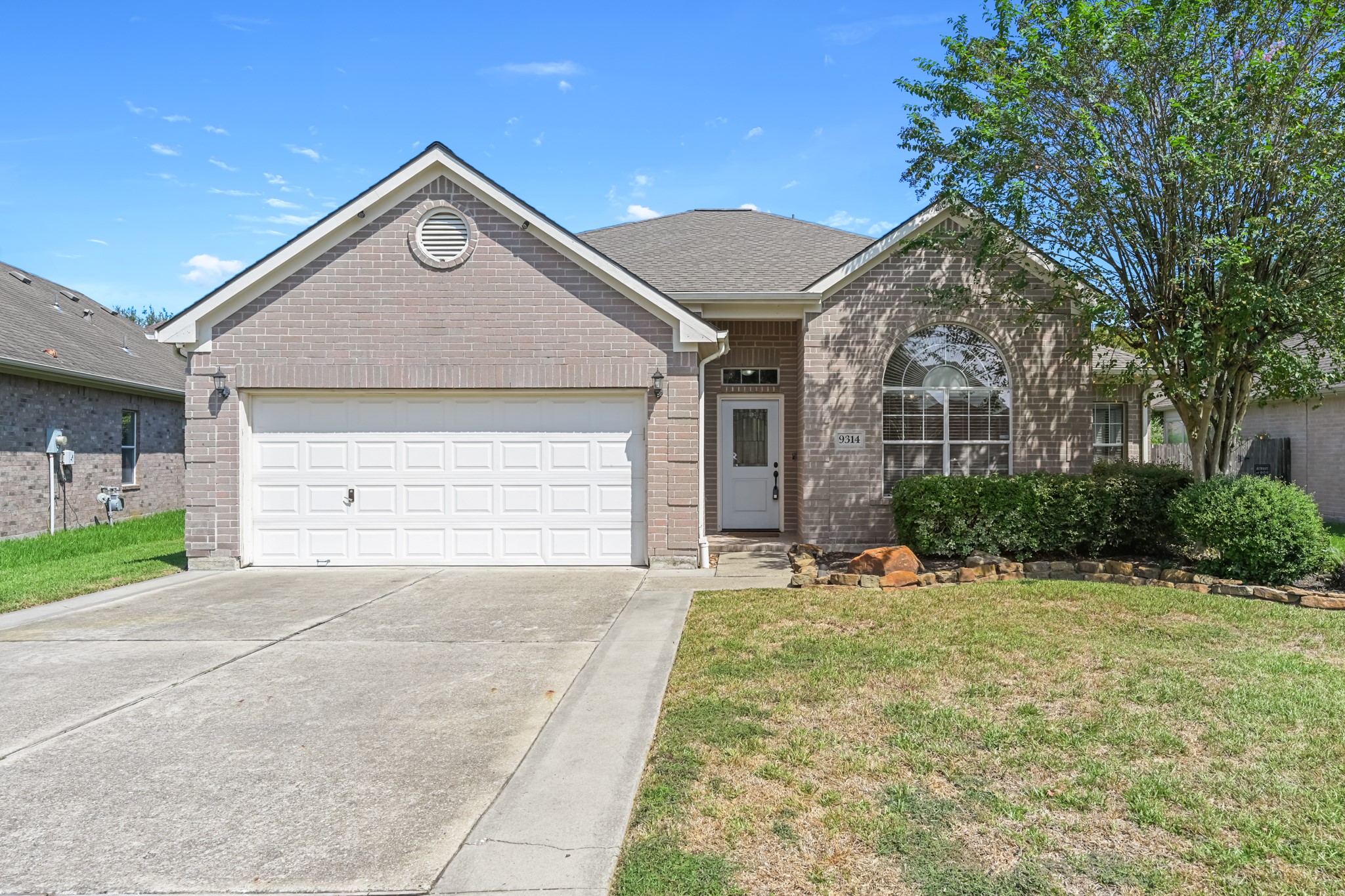 9314 E Lakeside Drive Property Photo 1