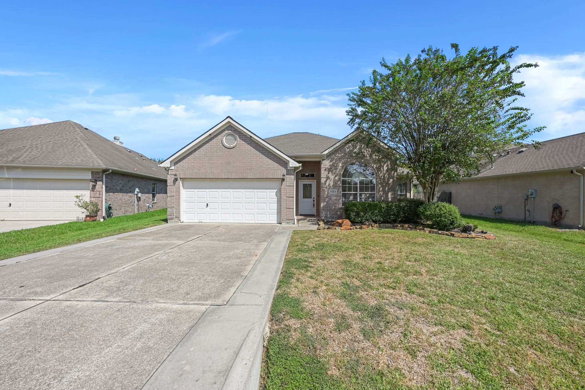 9314 E Lakeside Drive Property Photo 2